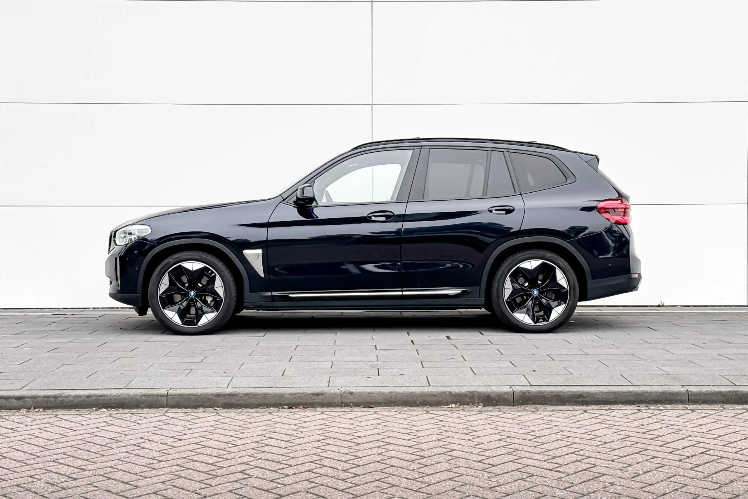 BMW - iX3