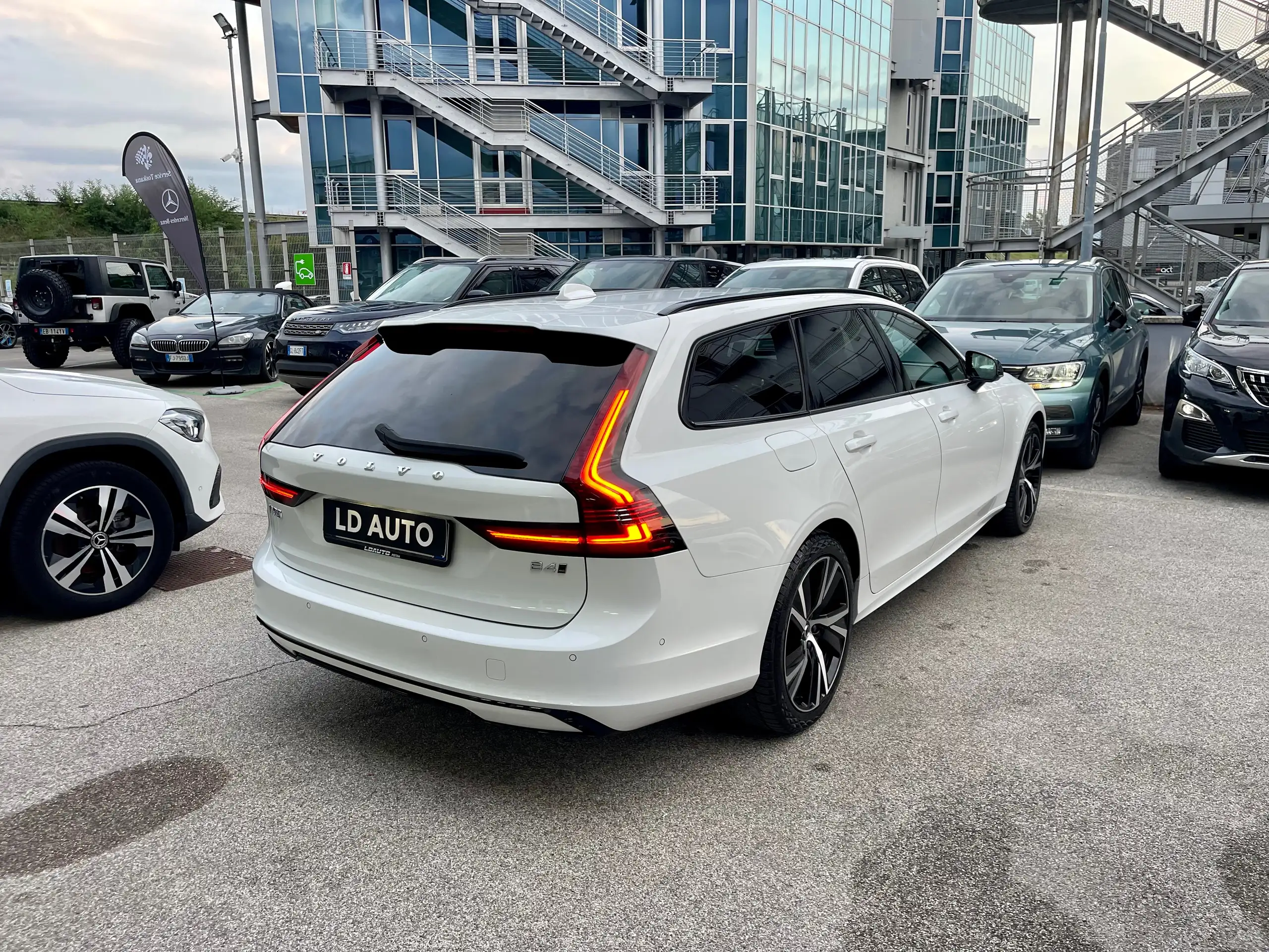 Volvo - V90