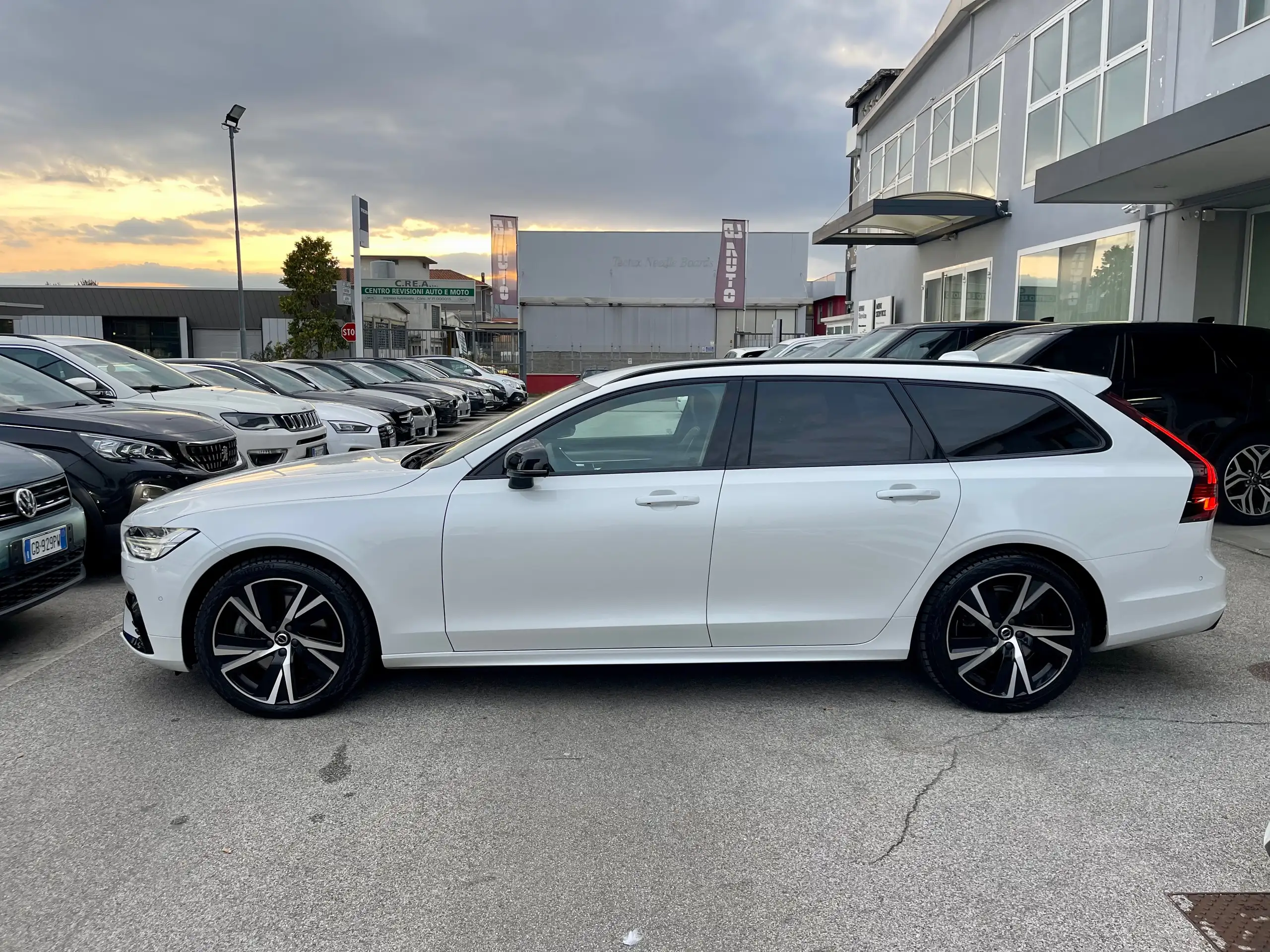 Volvo - V90