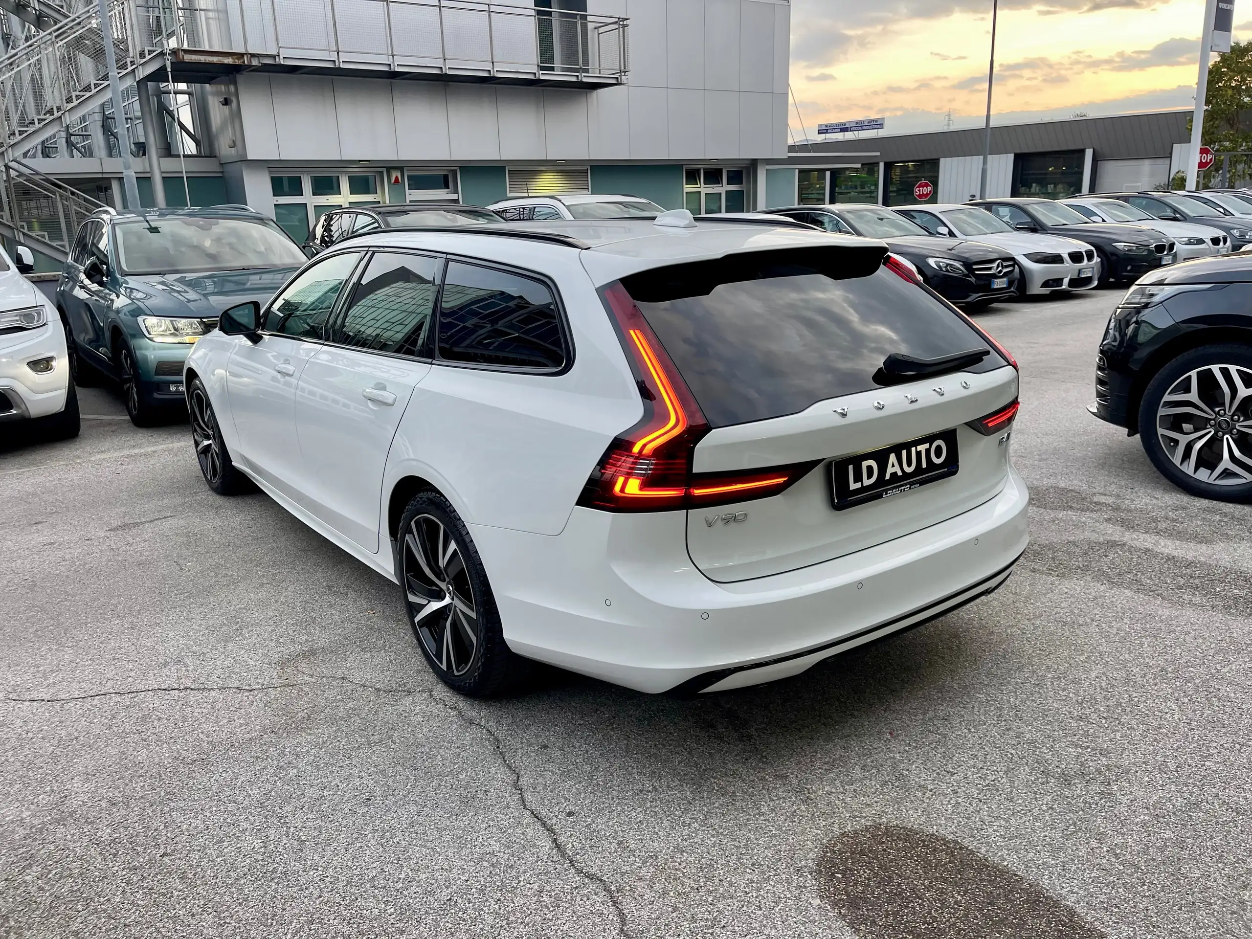 Volvo - V90