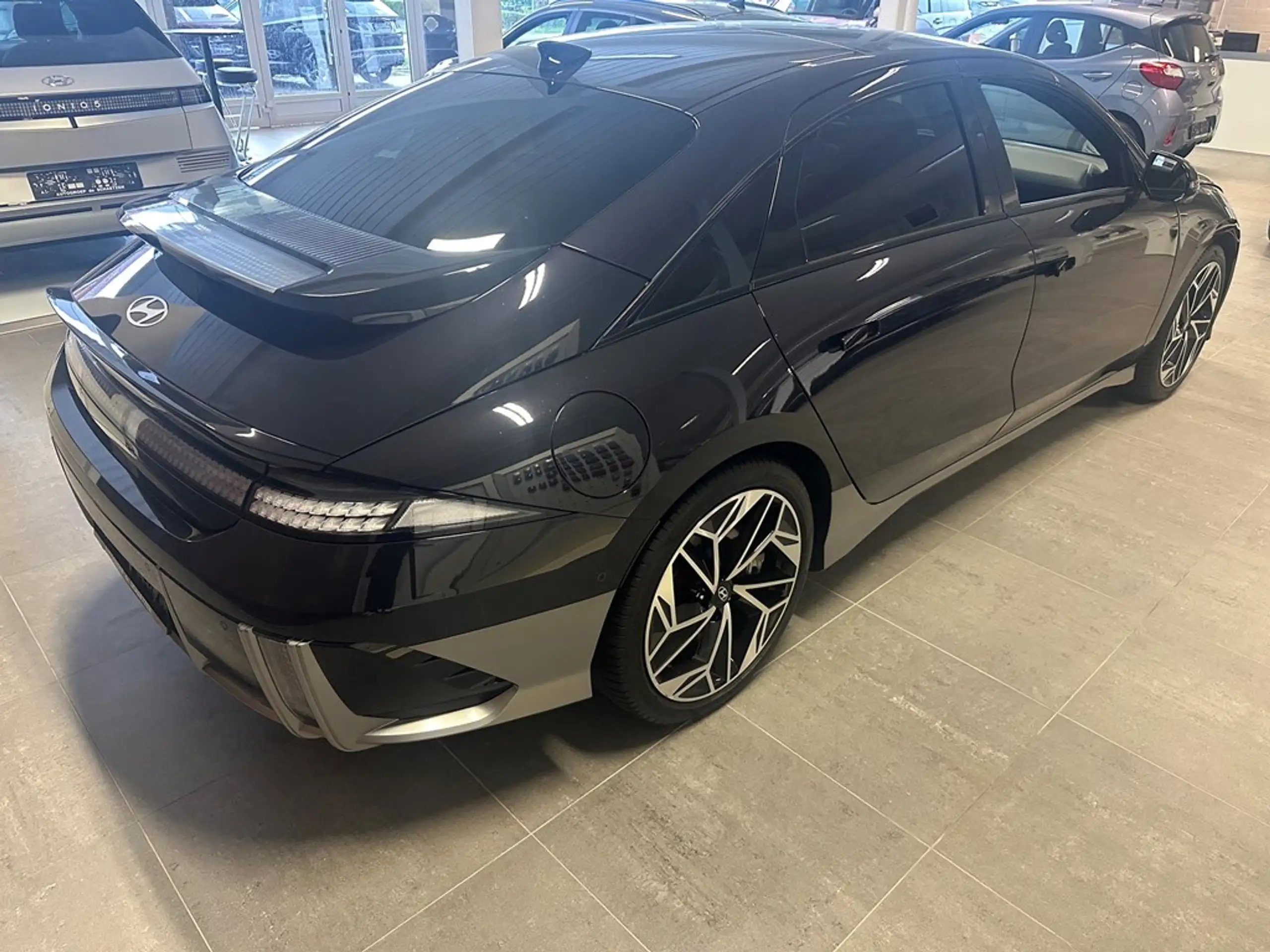 Hyundai - IONIQ 6