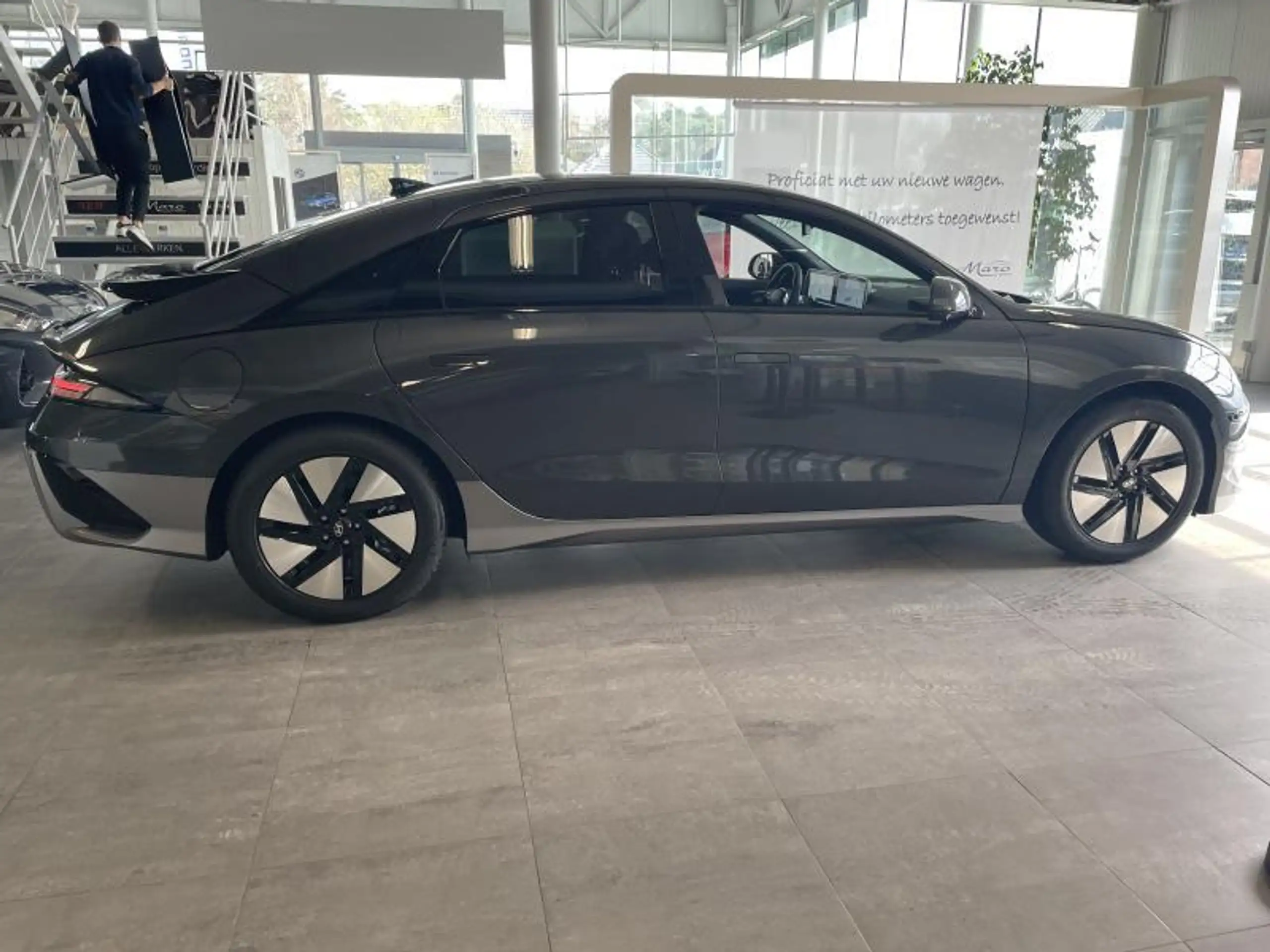 Hyundai - IONIQ 6