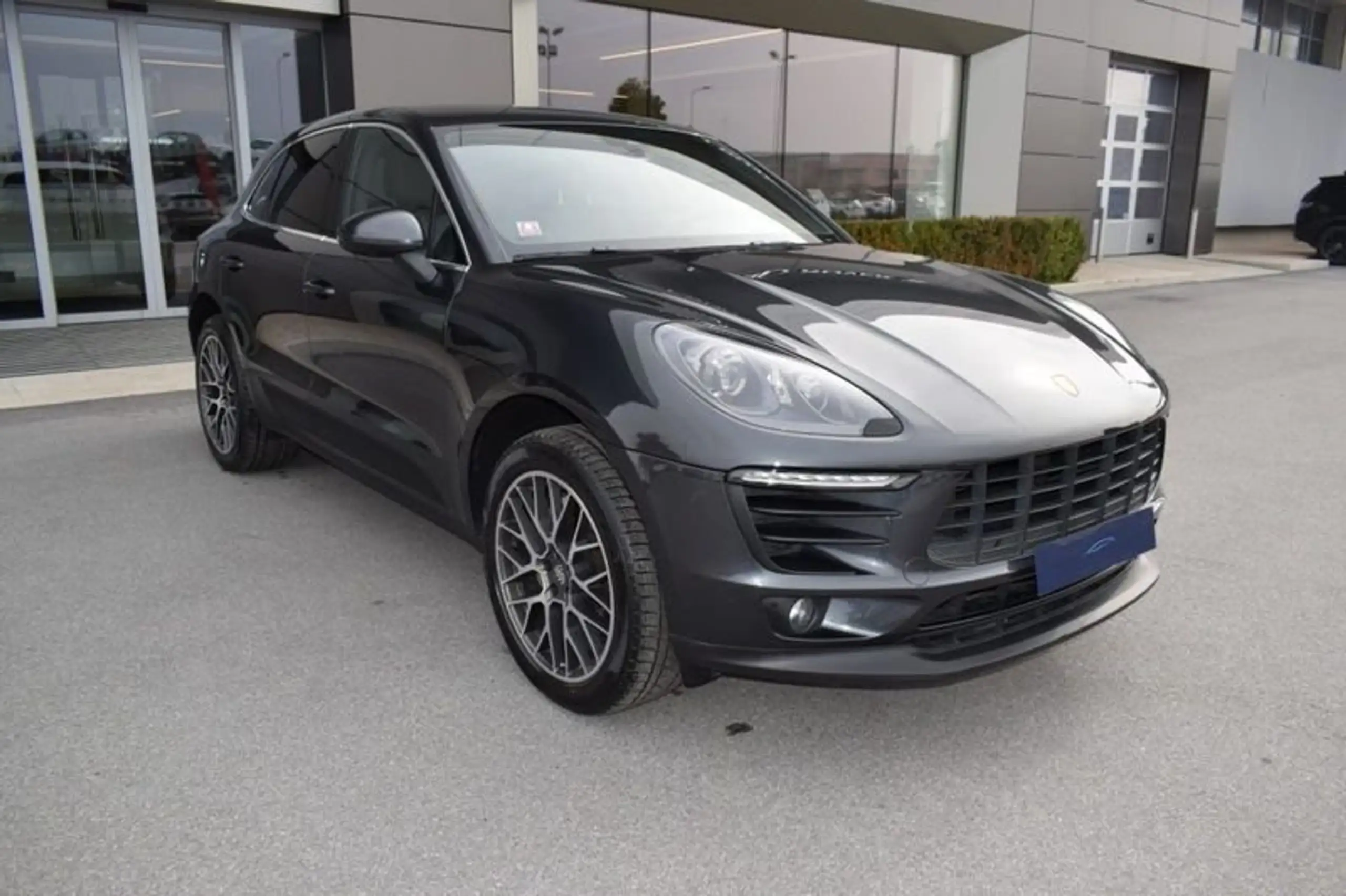 Porsche - Macan