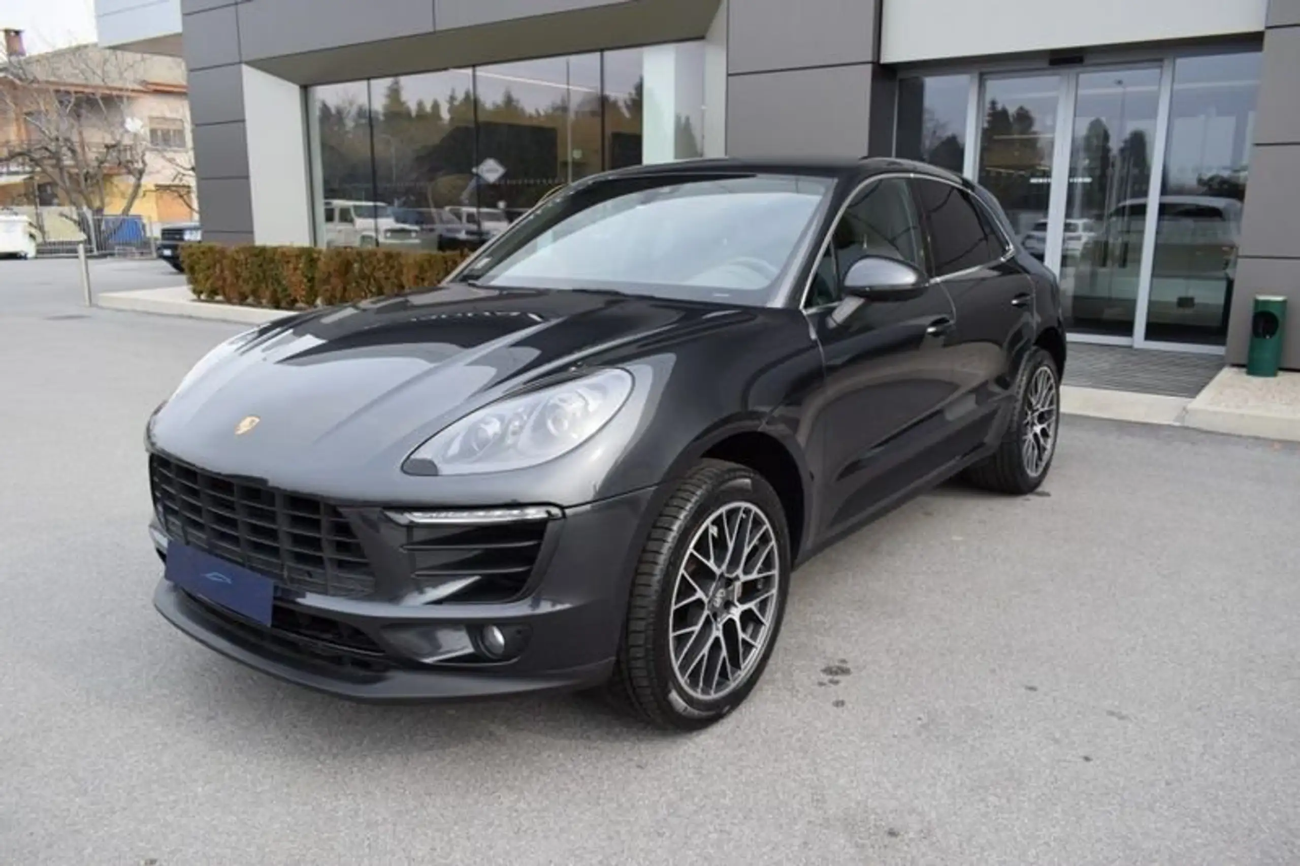 Porsche - Macan