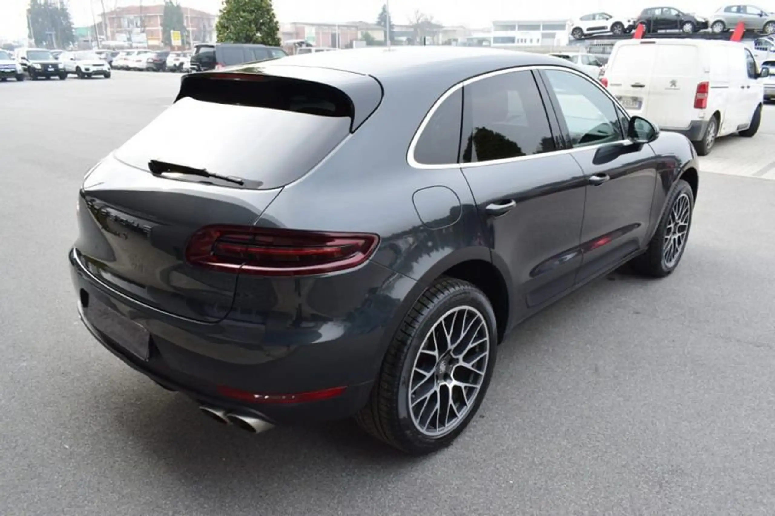 Porsche - Macan