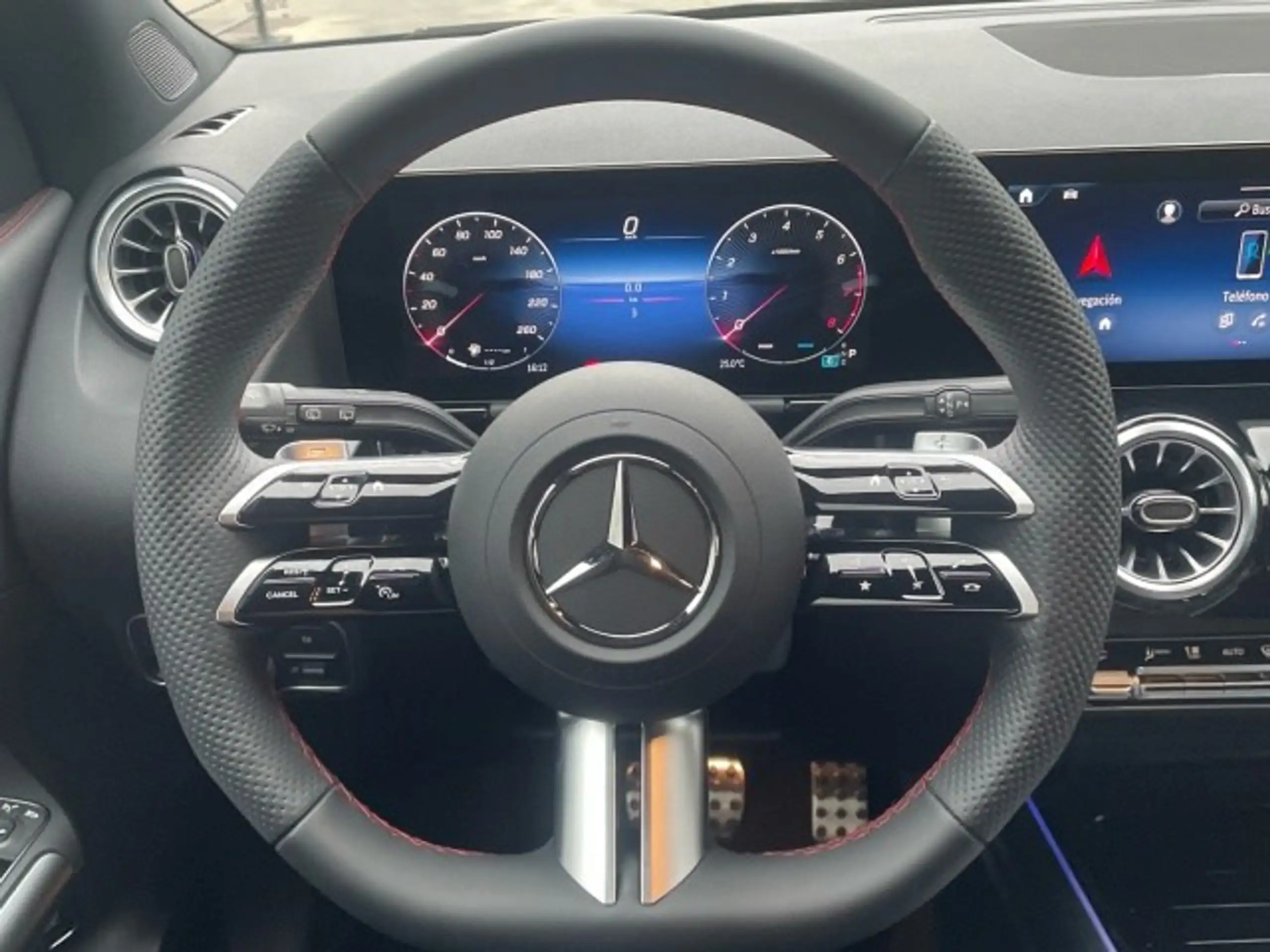 Mercedes-Benz - GLA 200