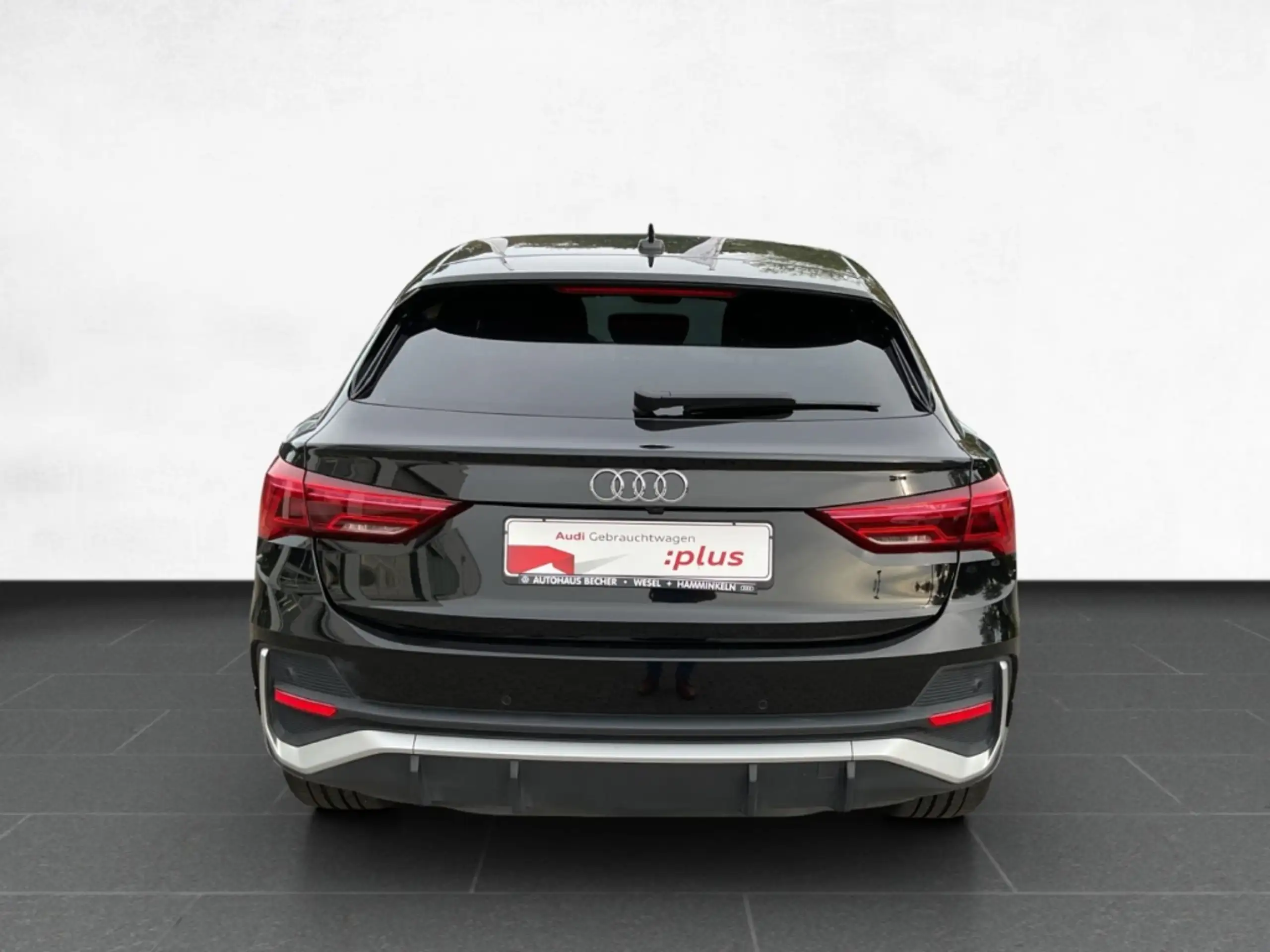 Audi - Q3