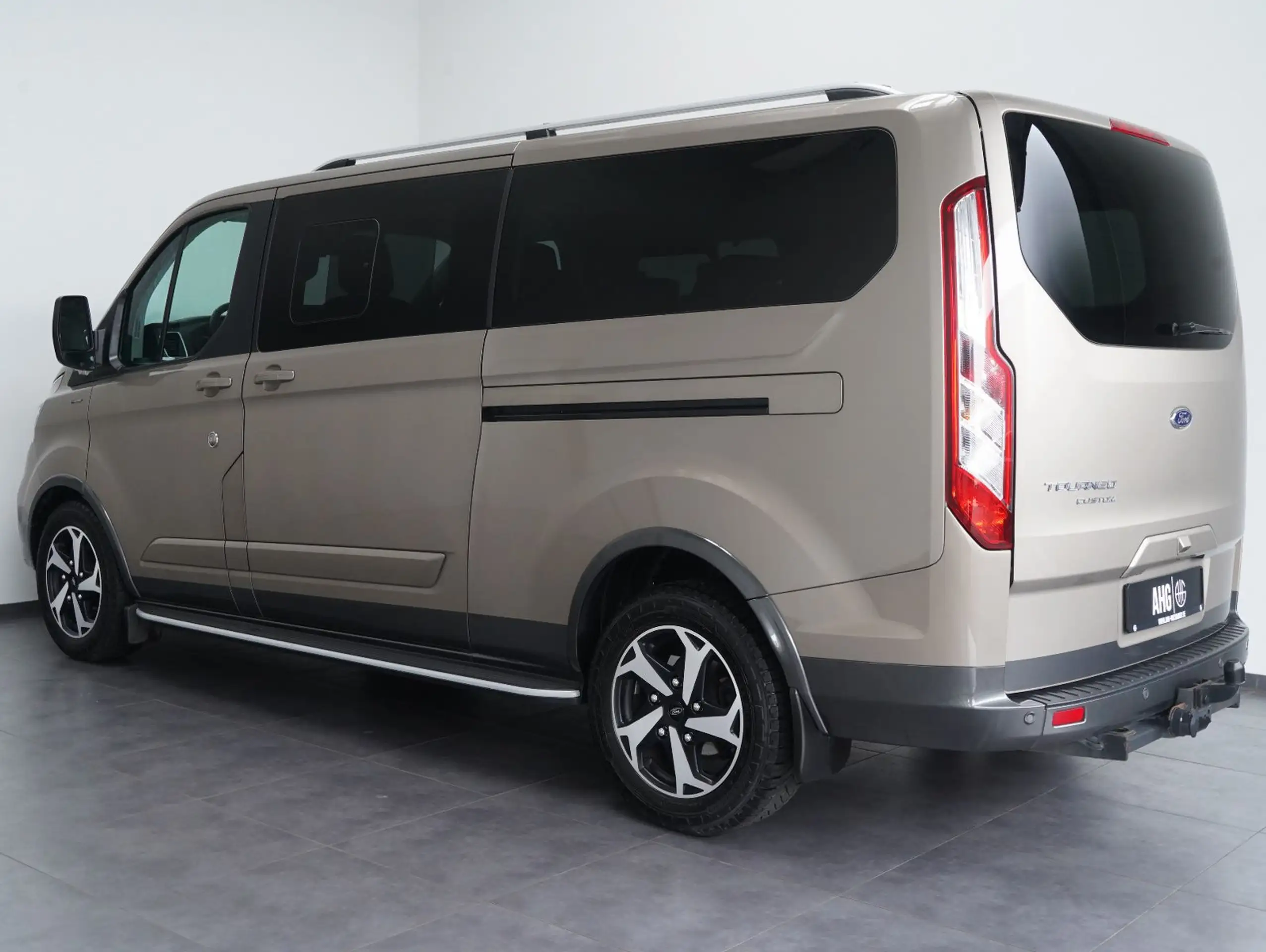 Ford - Tourneo Custom