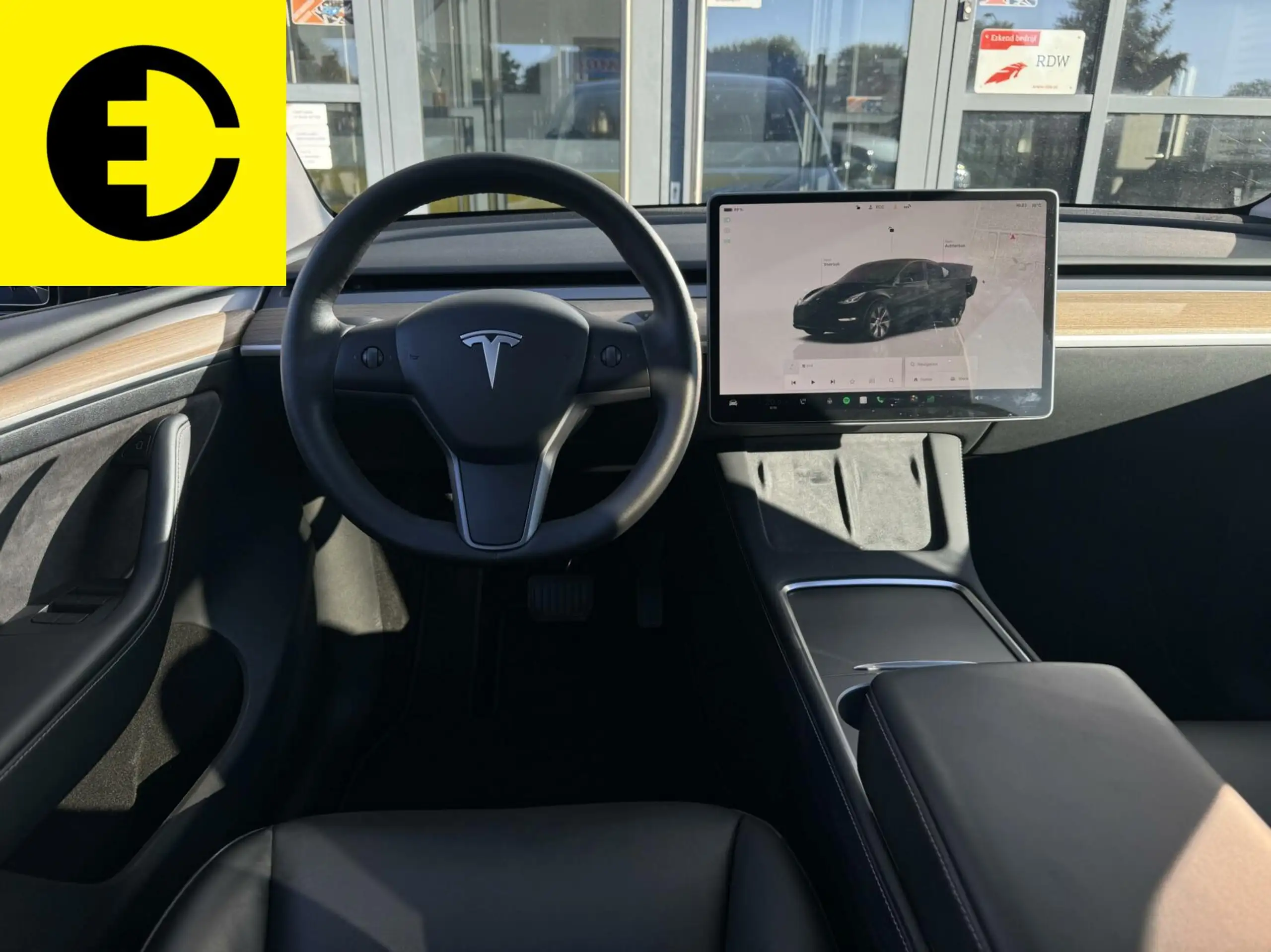 Tesla - Model Y