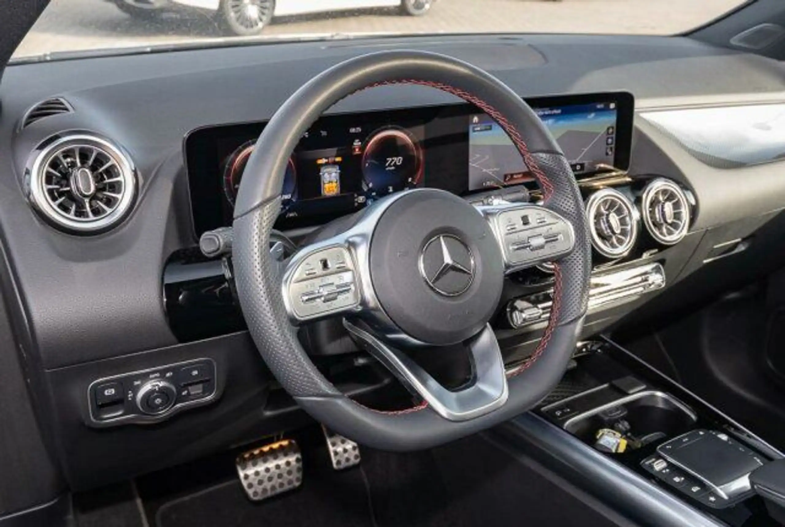 Mercedes-Benz - GLA 180