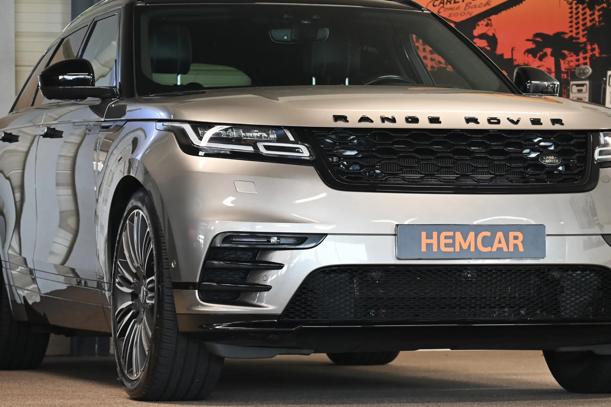 Land Rover - Range Rover Velar