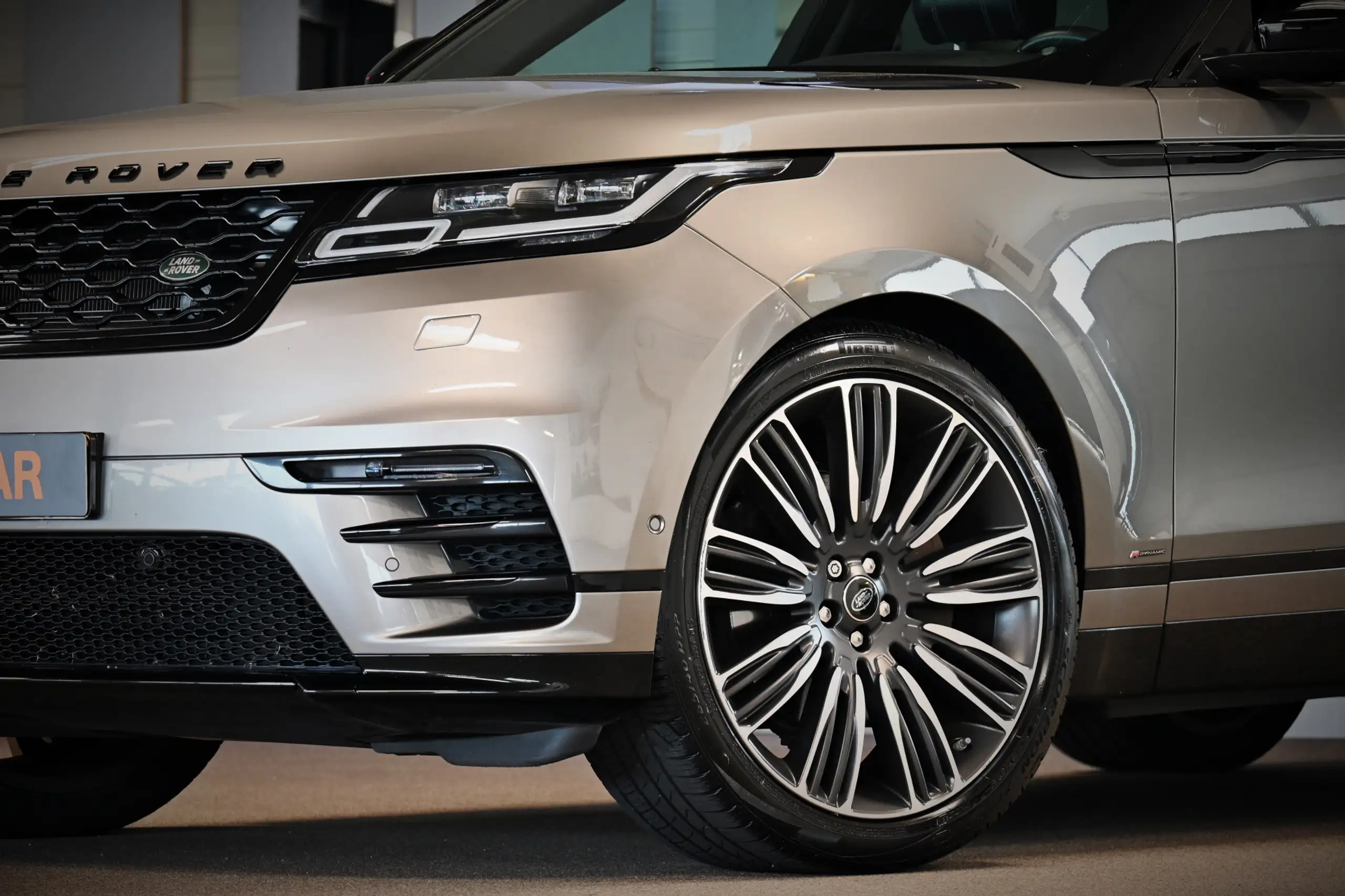 Land Rover - Range Rover Velar