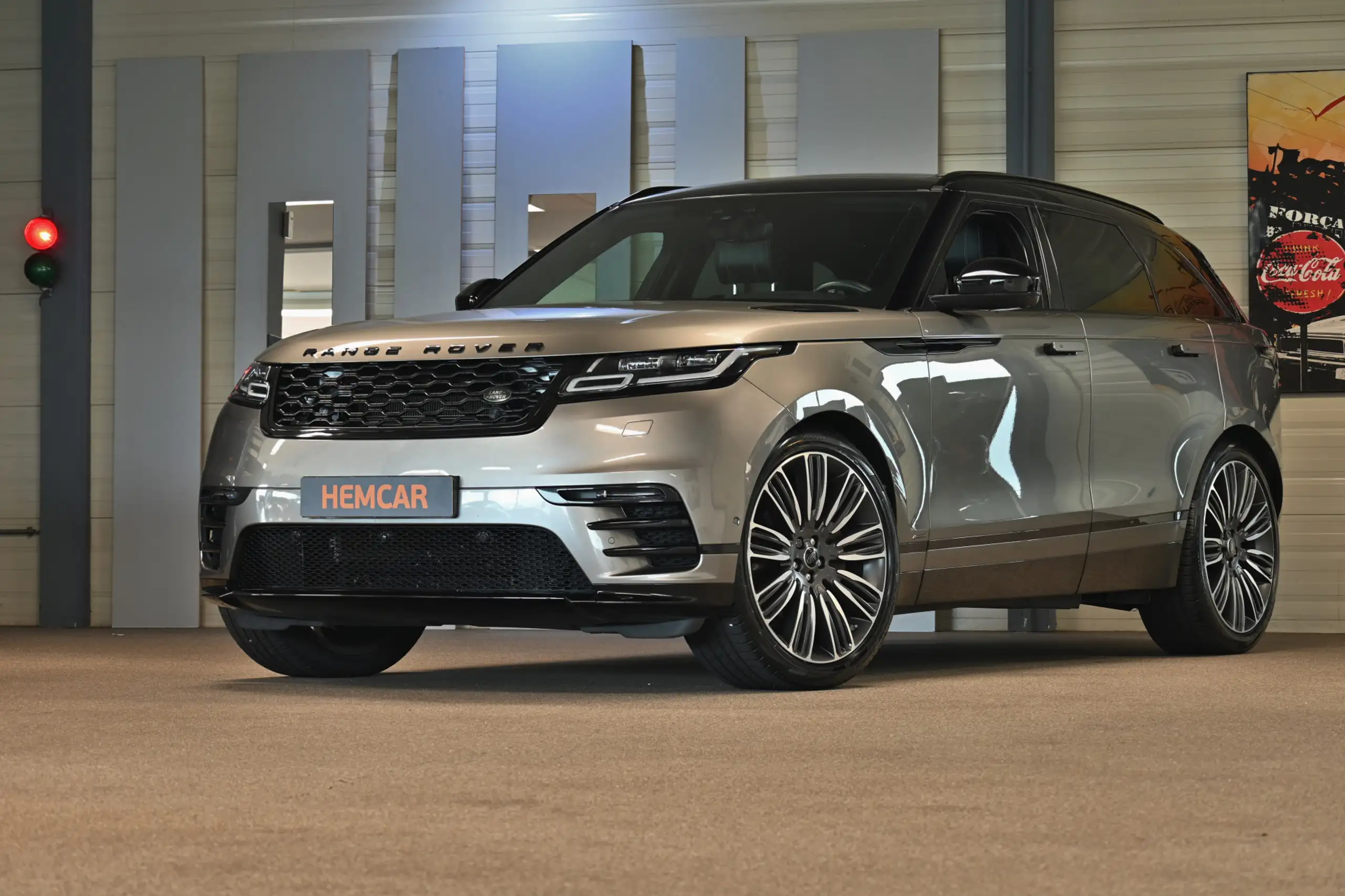 Land Rover - Range Rover Velar