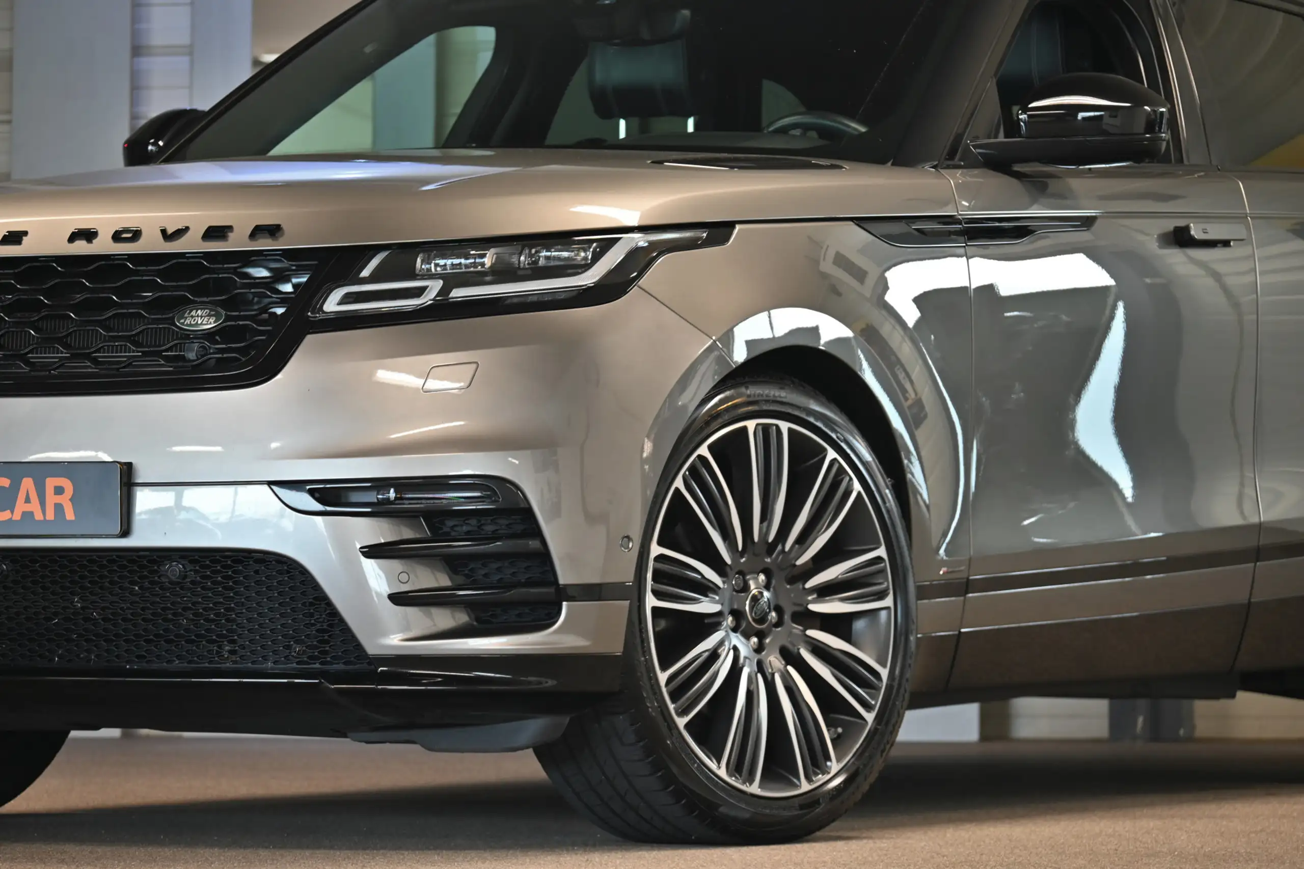 Land Rover - Range Rover Velar