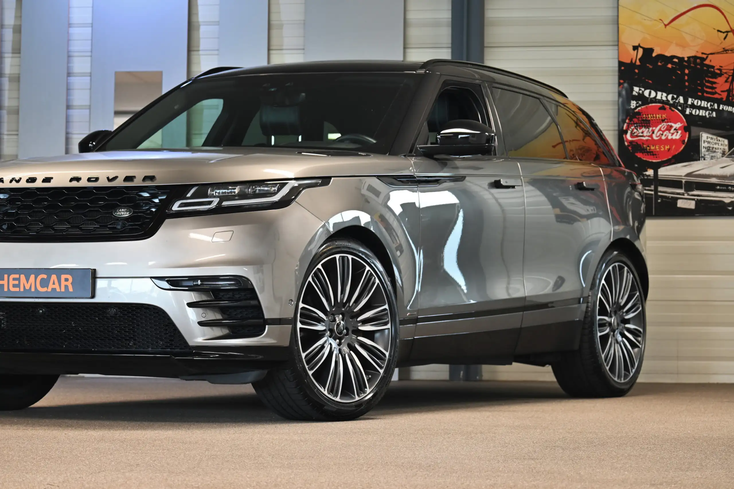 Land Rover - Range Rover Velar