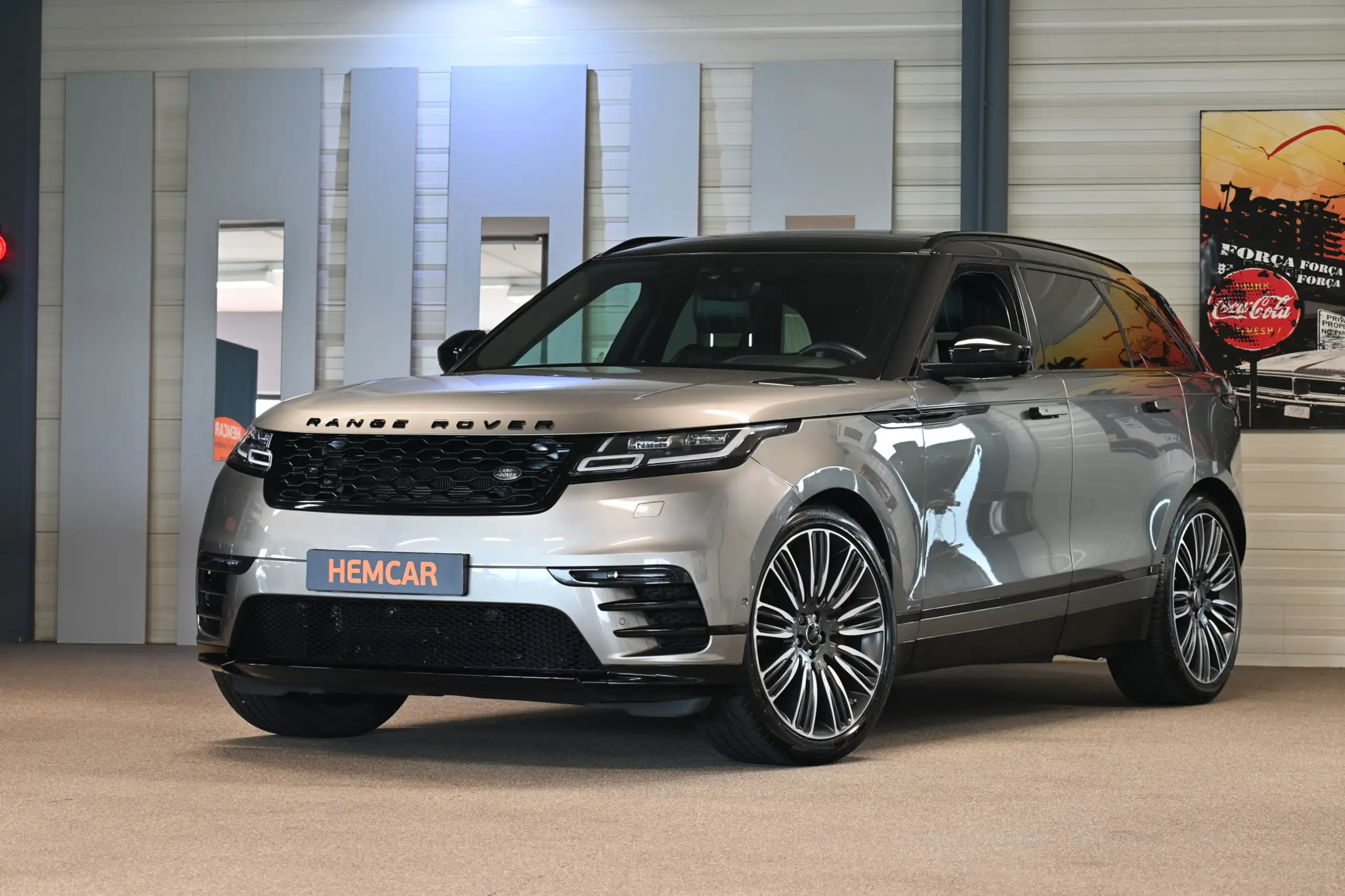 Land Rover - Range Rover Velar