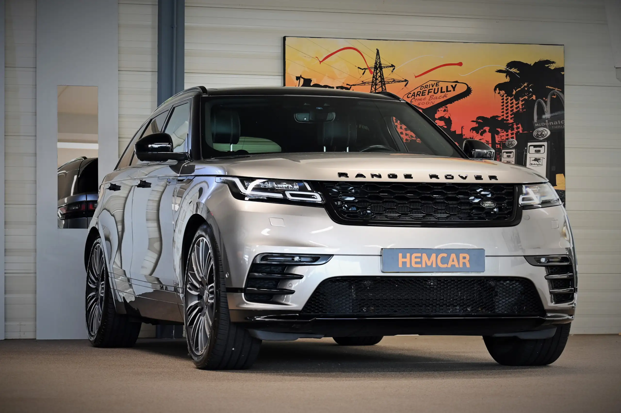 Land Rover - Range Rover Velar