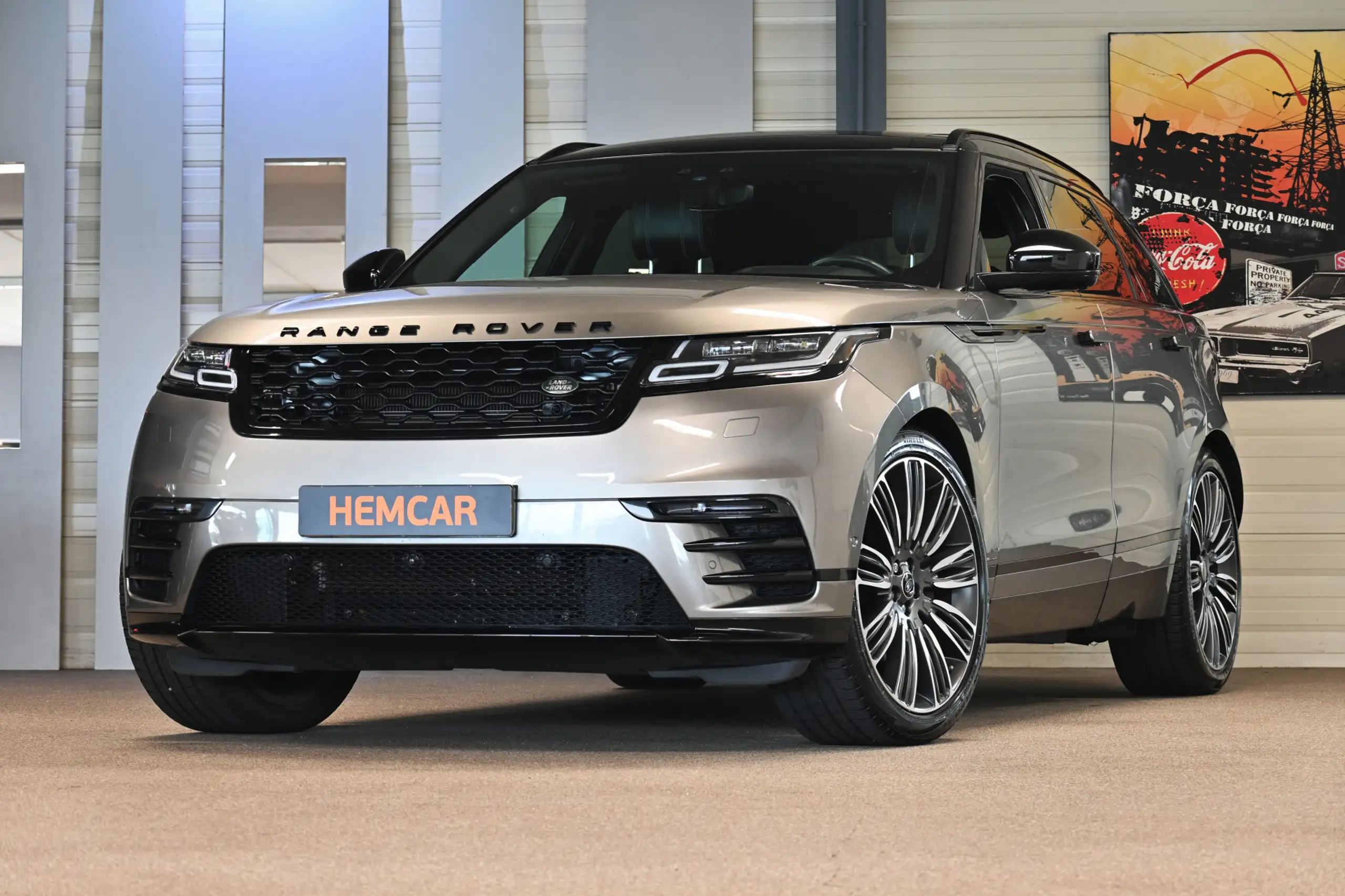 Land Rover - Range Rover Velar