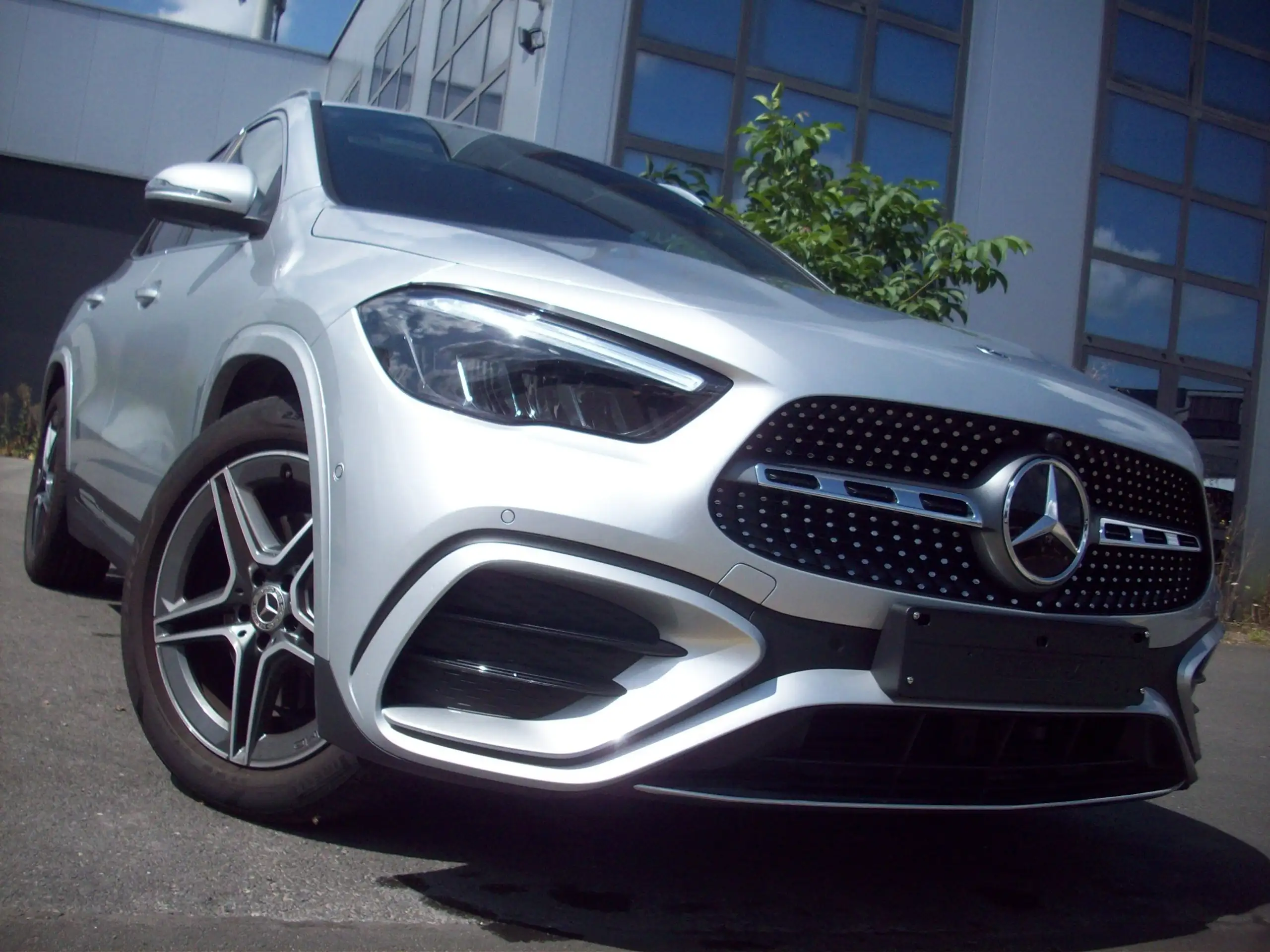 Mercedes-Benz - GLA 220