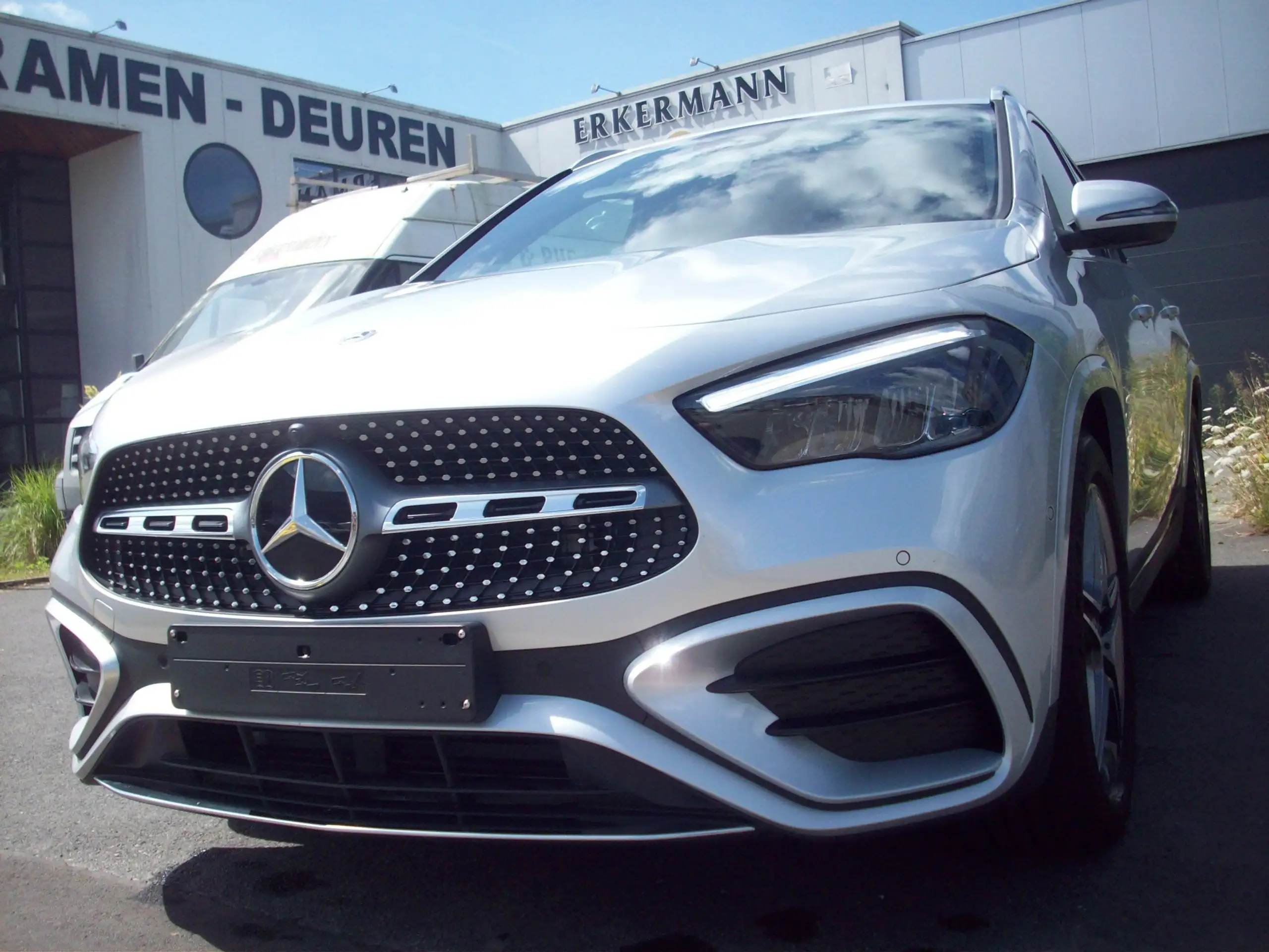 Mercedes-Benz - GLA 220