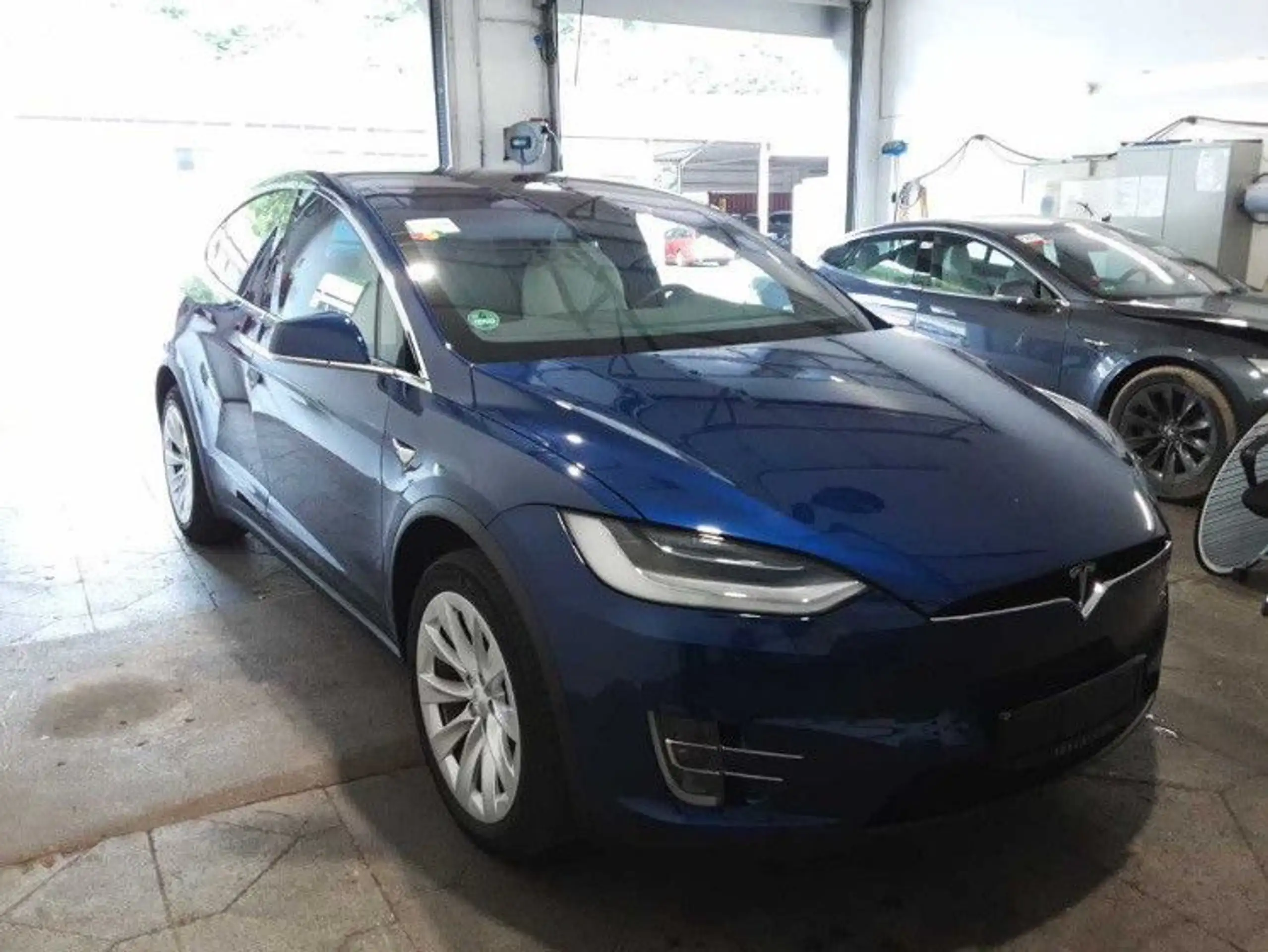 Tesla - Model X