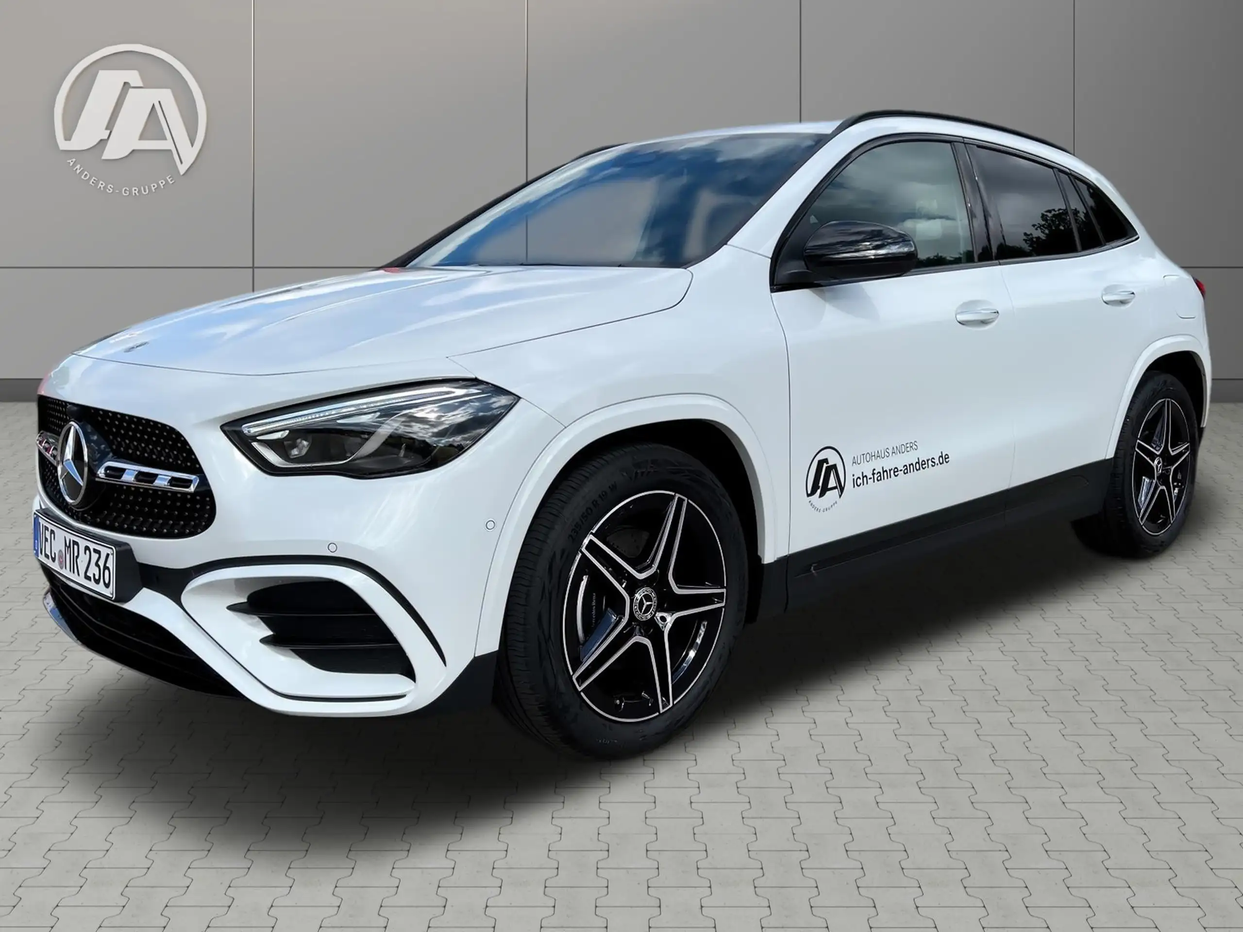 Mercedes-Benz - GLA 200