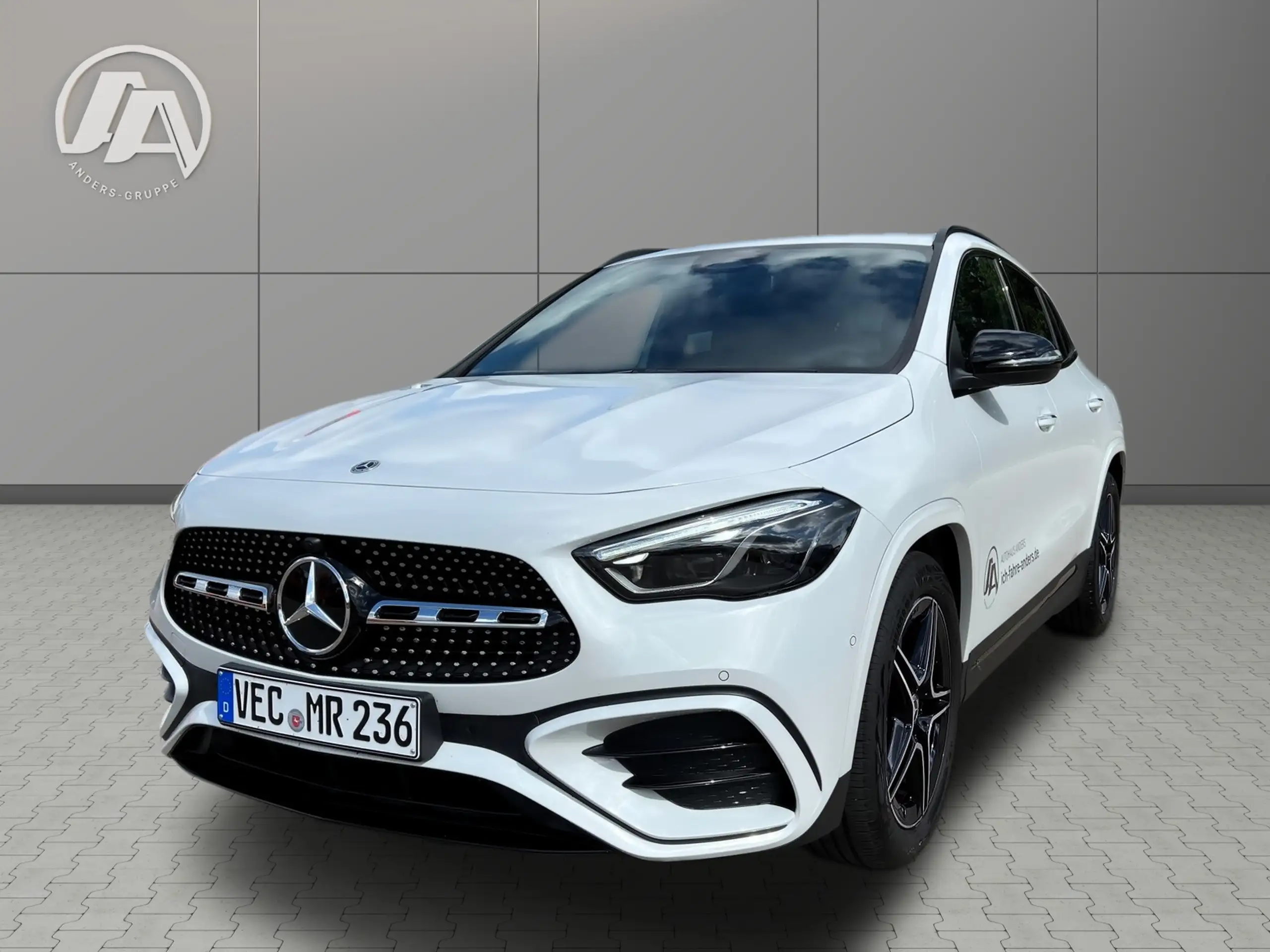 Mercedes-Benz - GLA 200