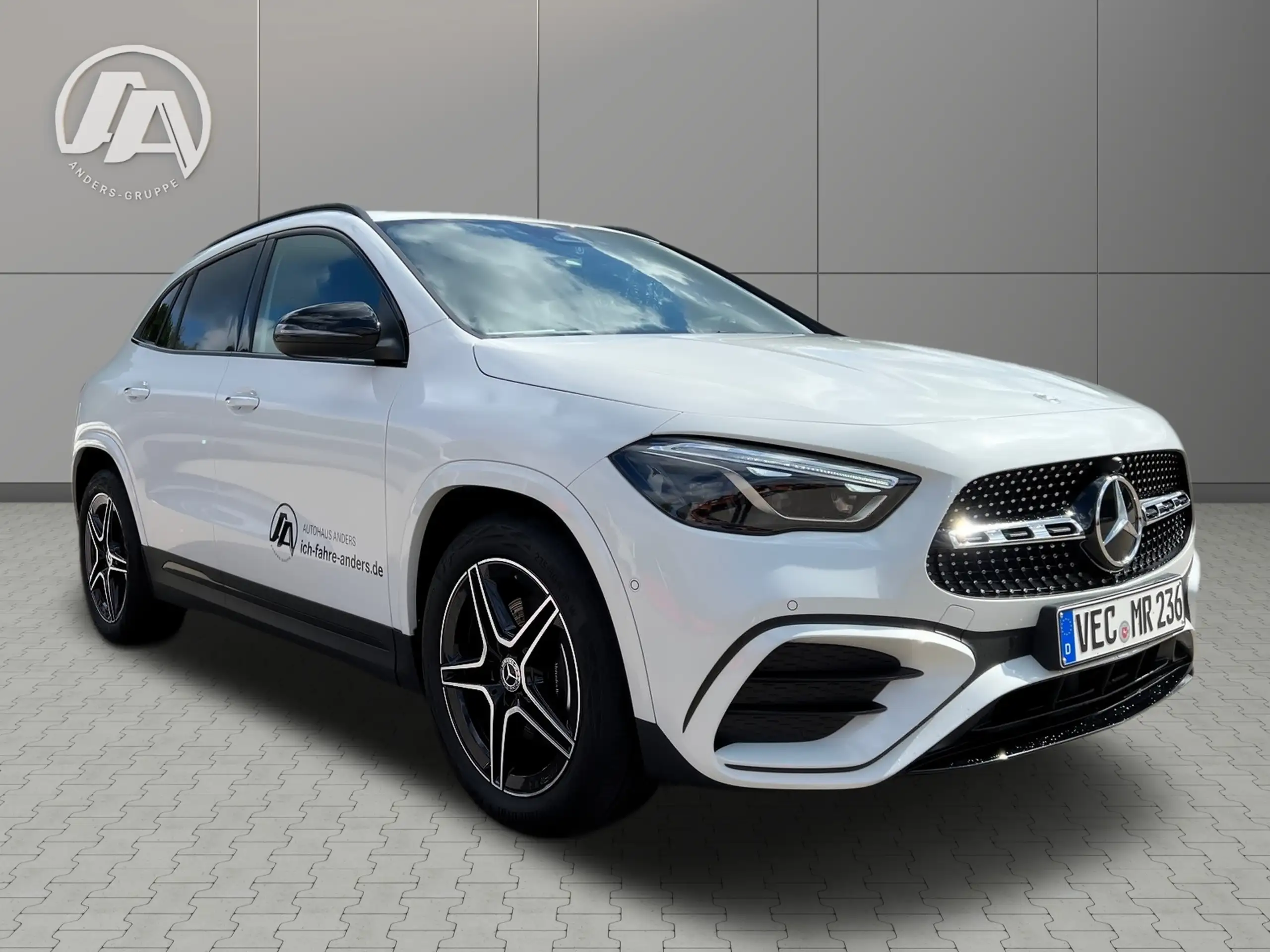 Mercedes-Benz - GLA 200