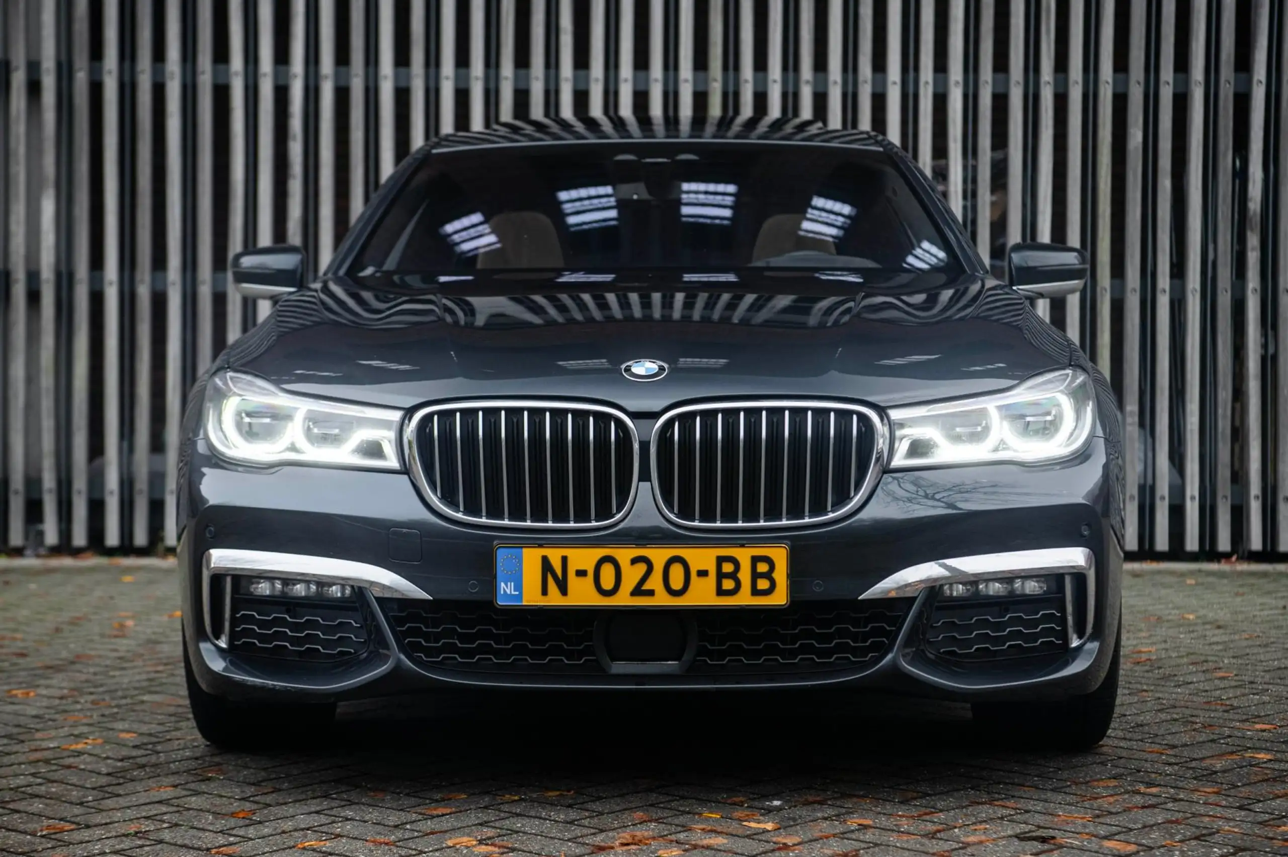 BMW - 740