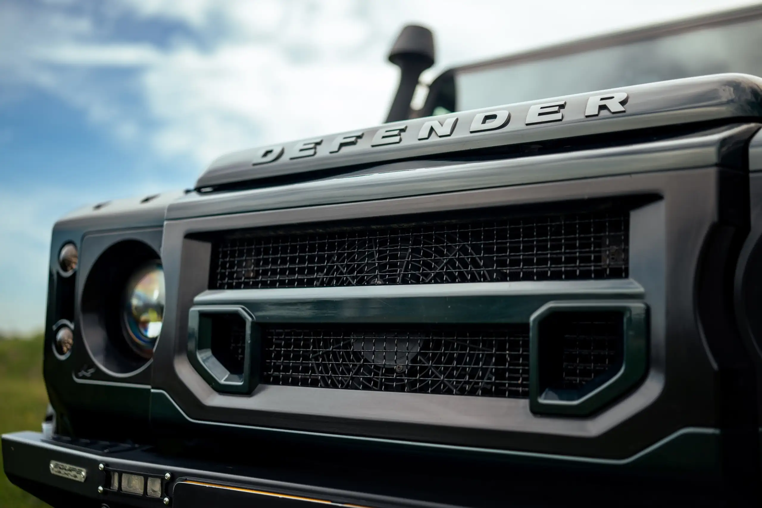 Land Rover - Defender