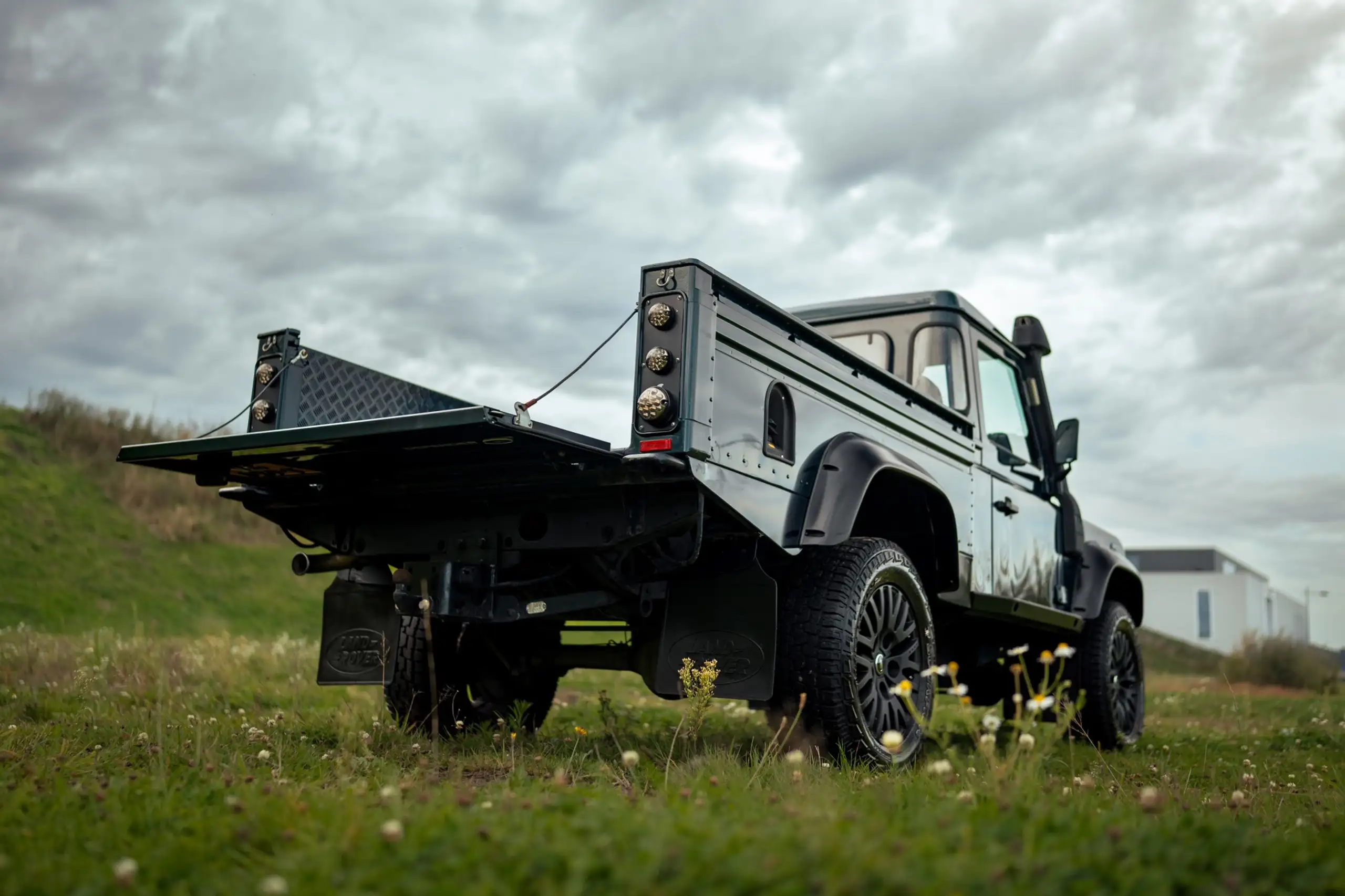 Land Rover - Defender