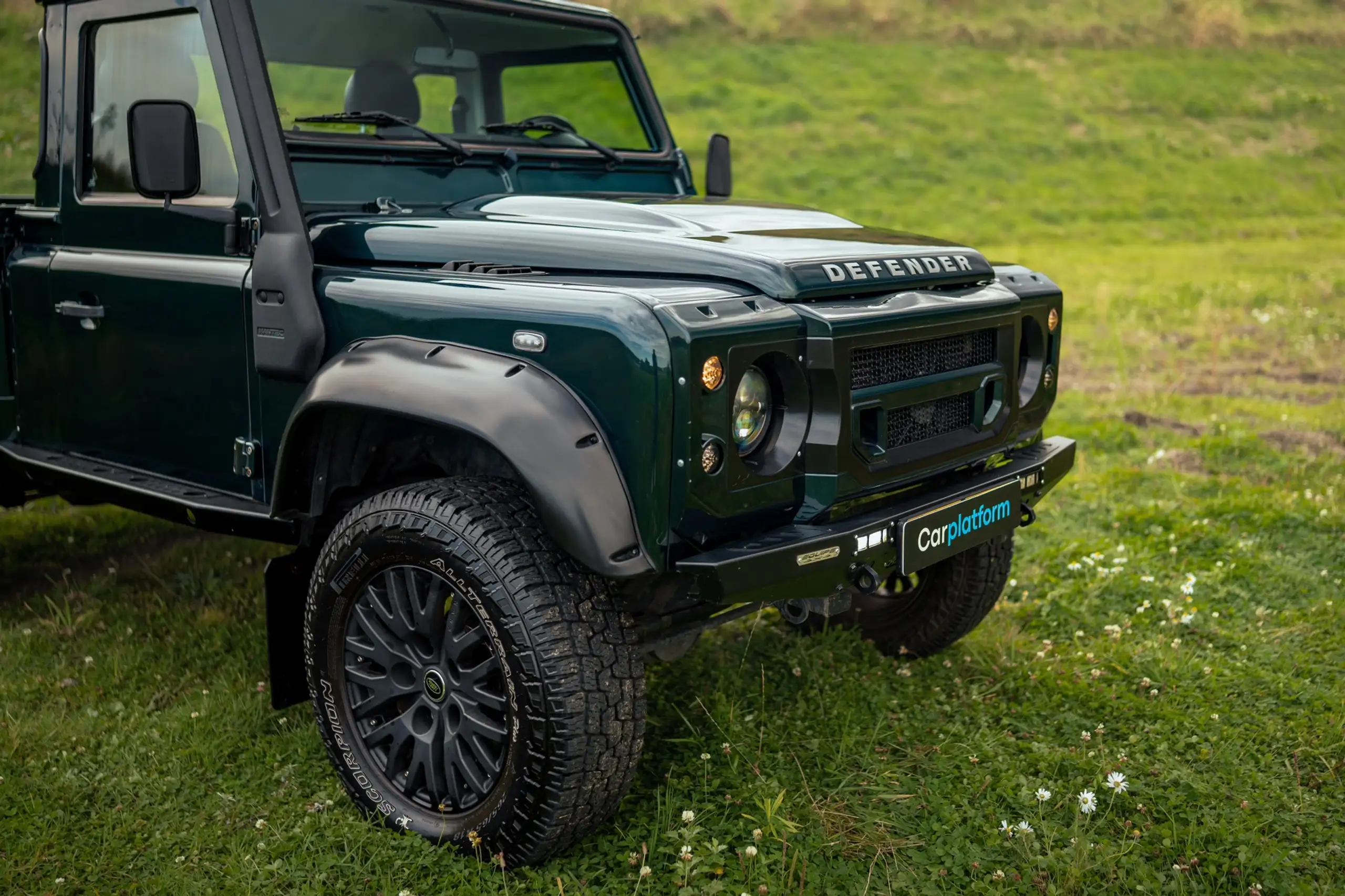 Land Rover - Defender