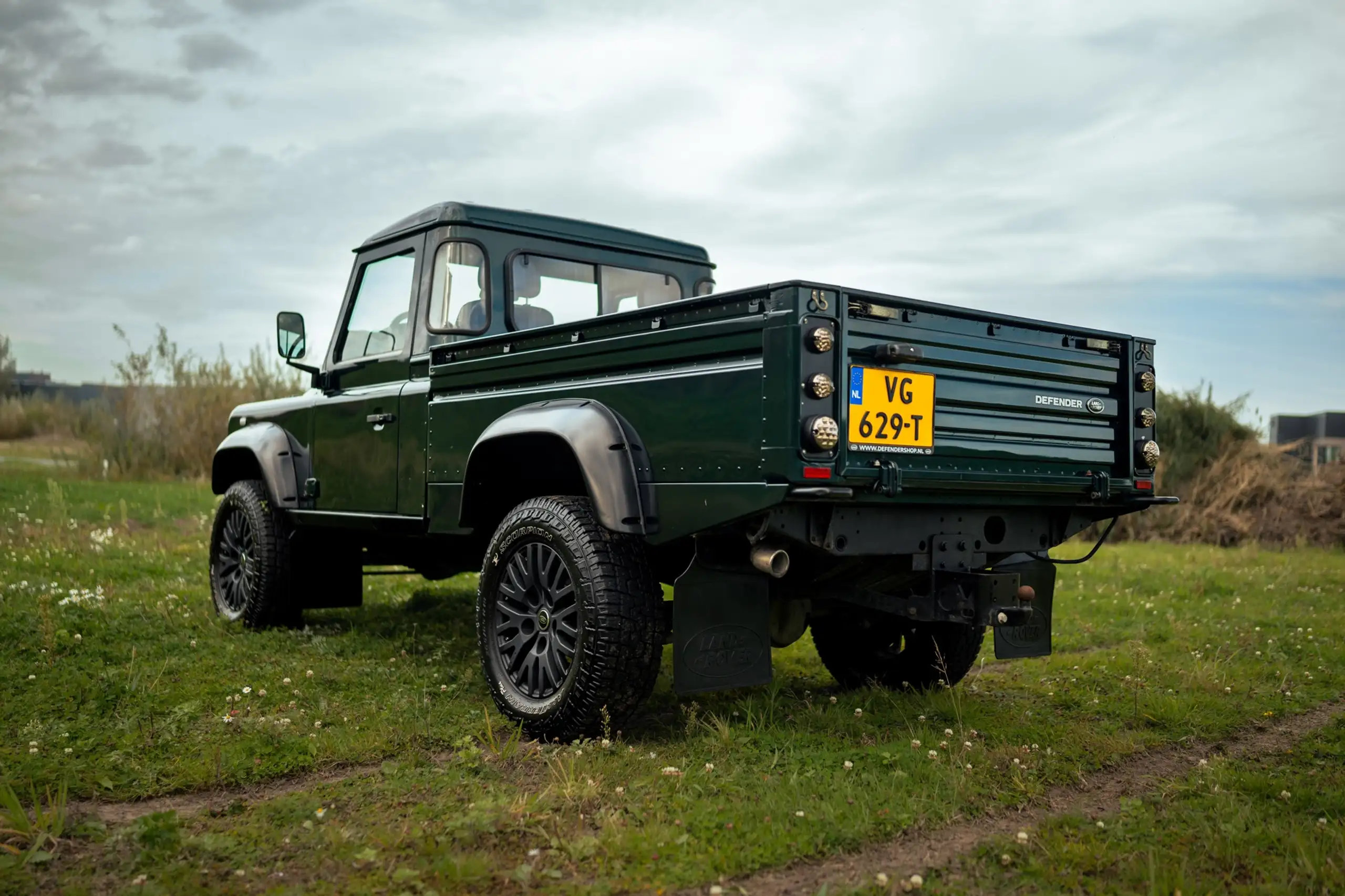 Land Rover - Defender