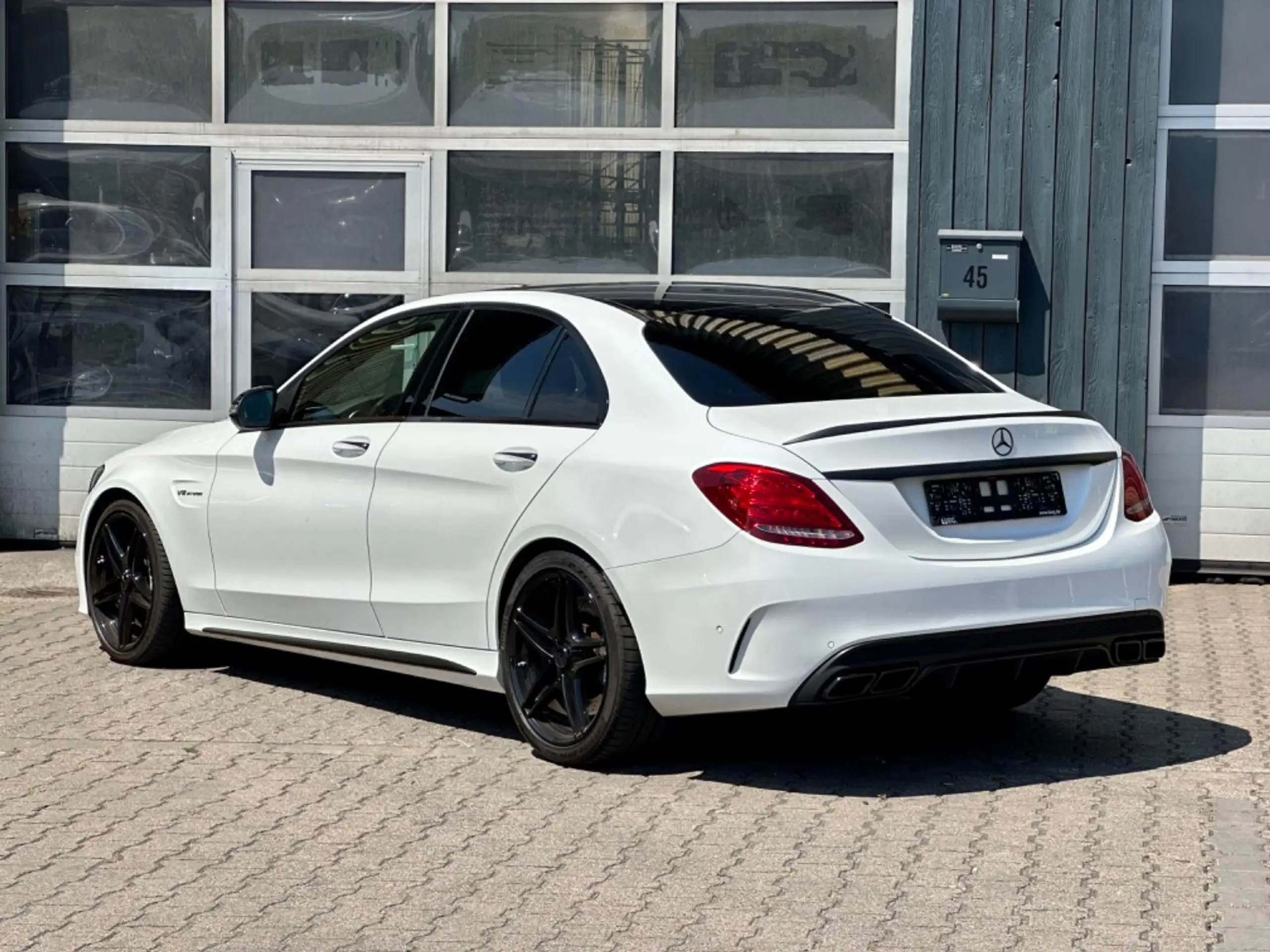 Mercedes-Benz - C 63 AMG