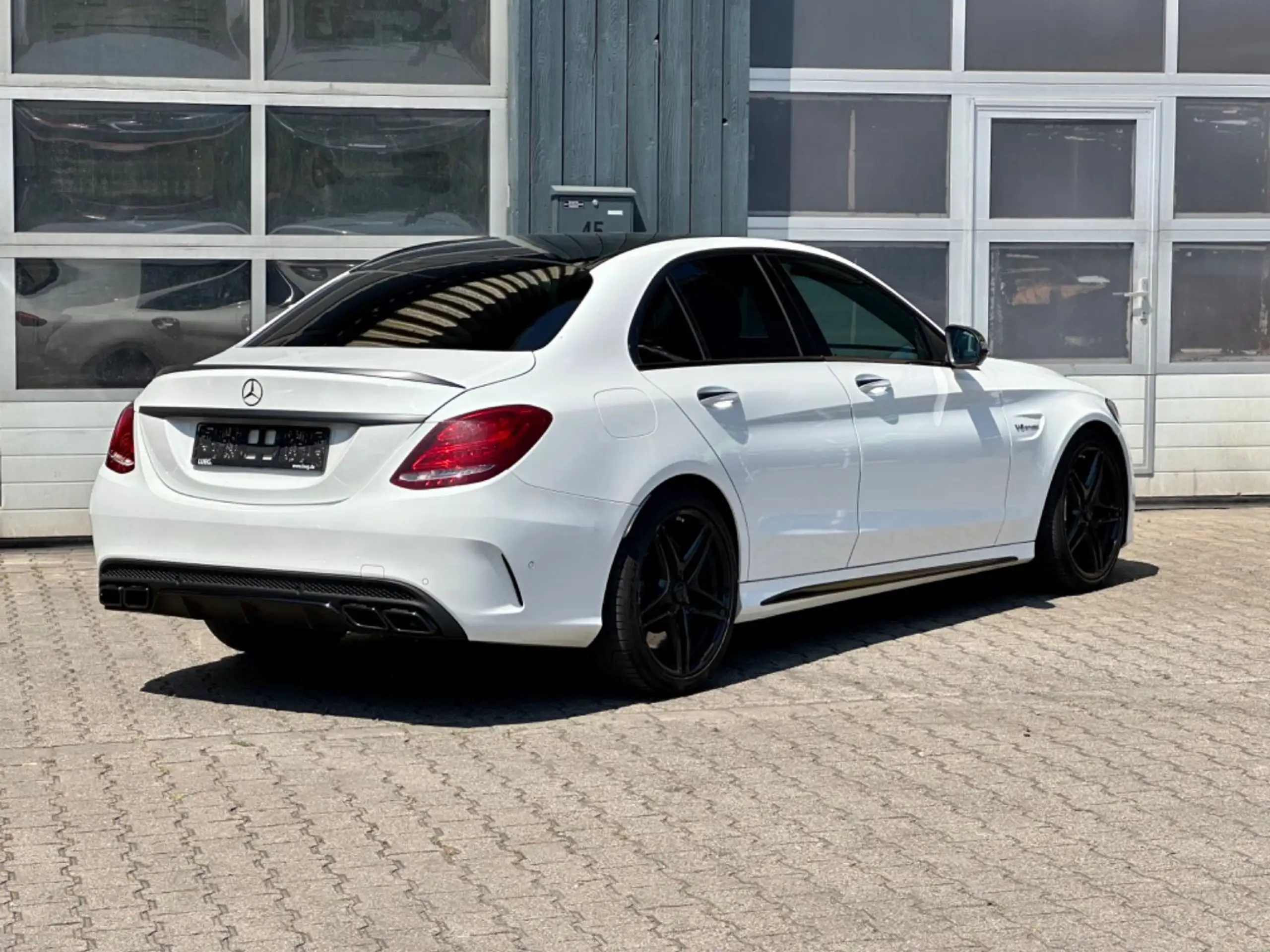 Mercedes-Benz - C 63 AMG