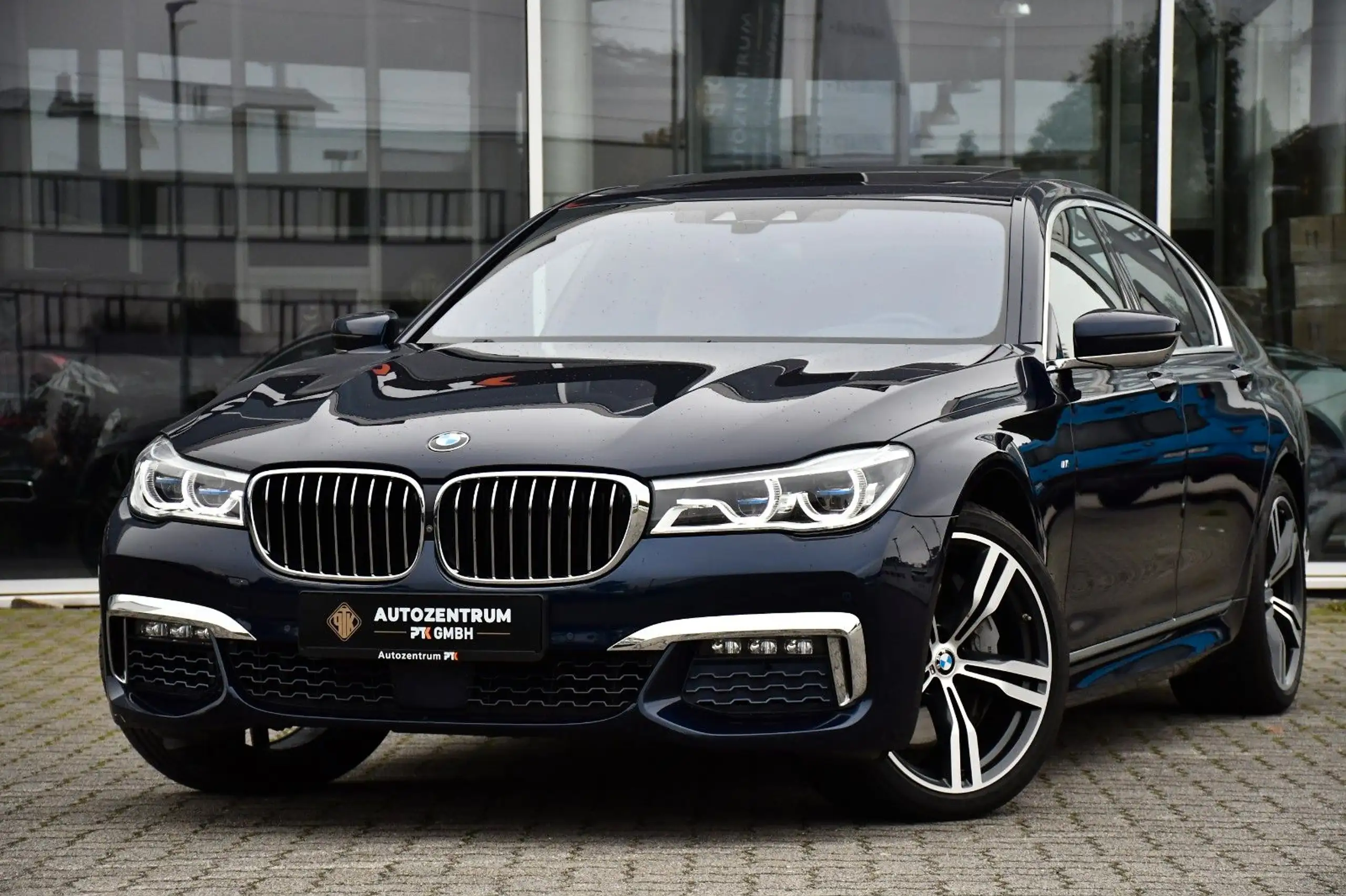 BMW 750 2017