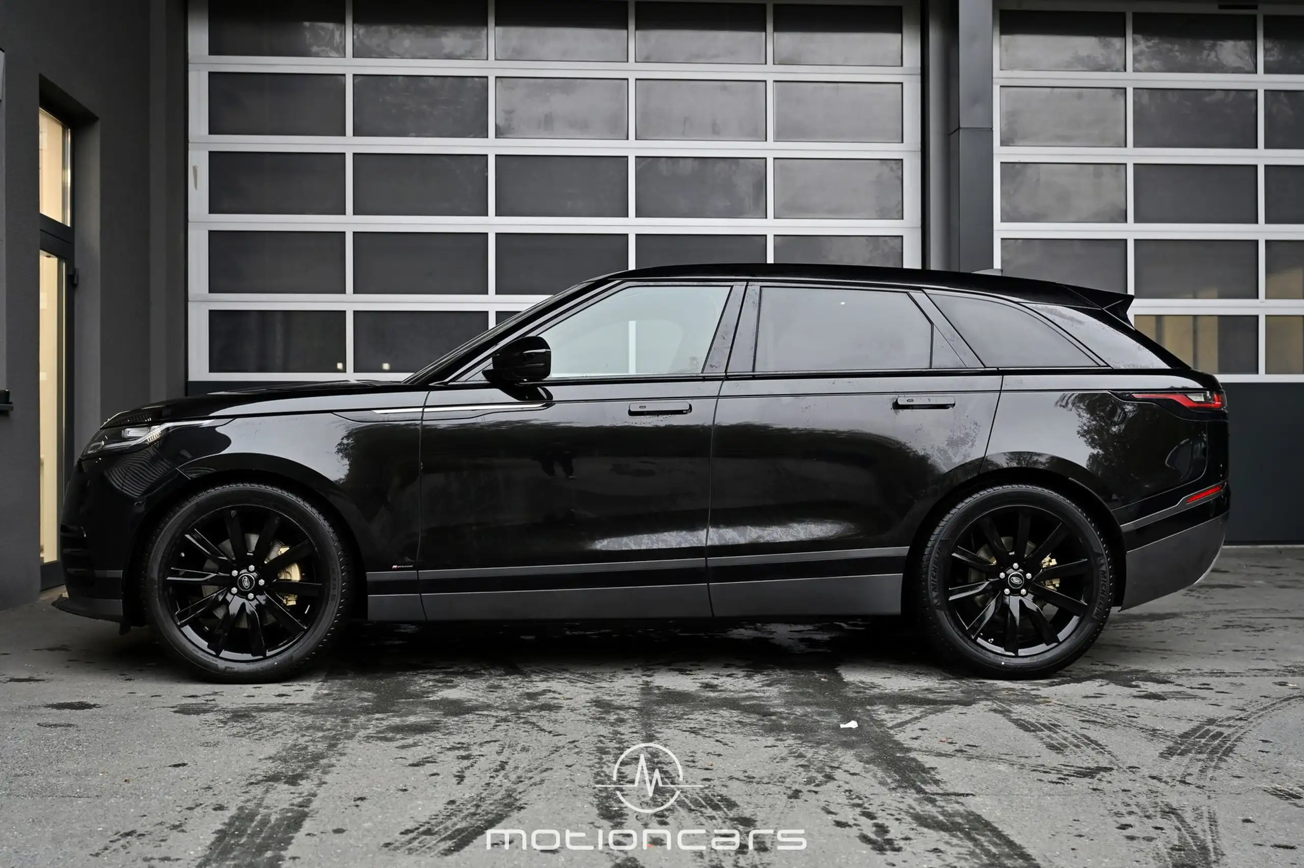 Land Rover - Range Rover Velar