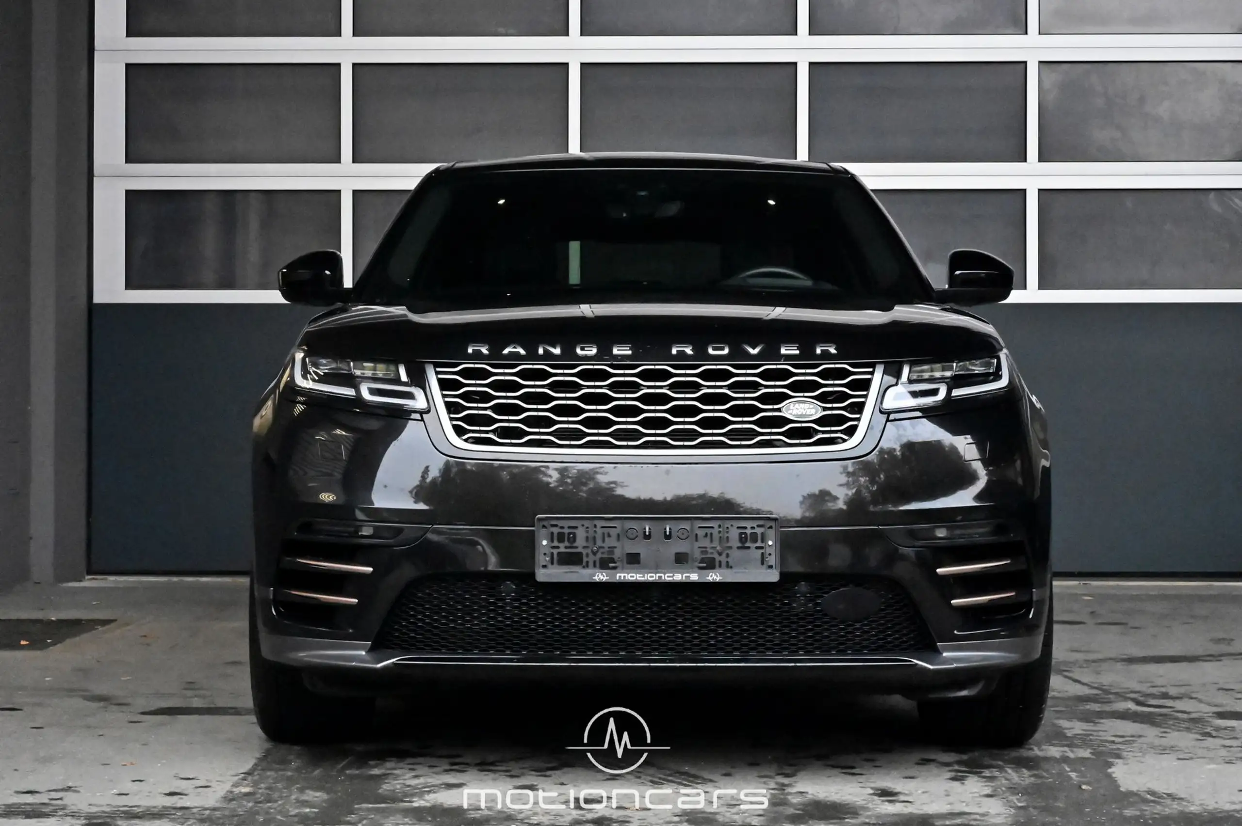 Land Rover - Range Rover Velar