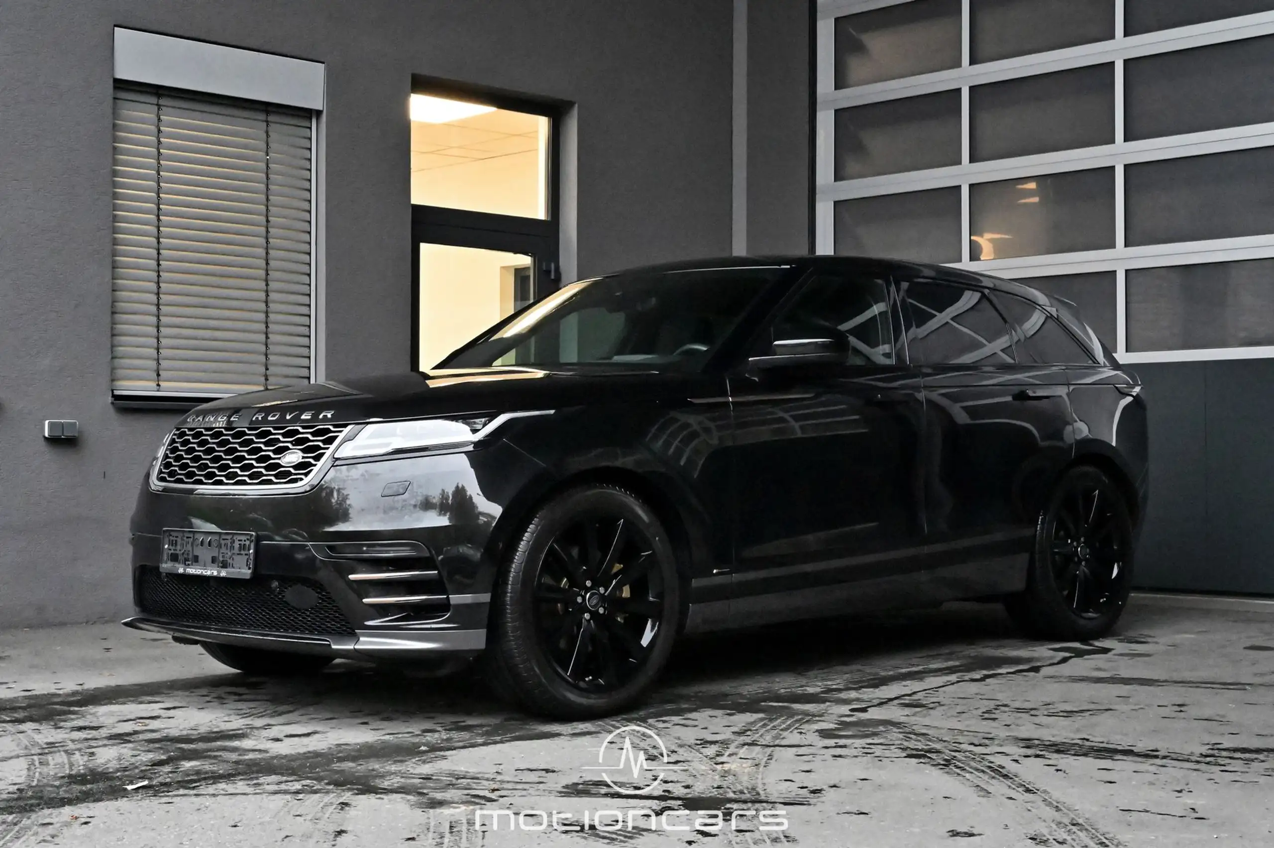 Land Rover - Range Rover Velar