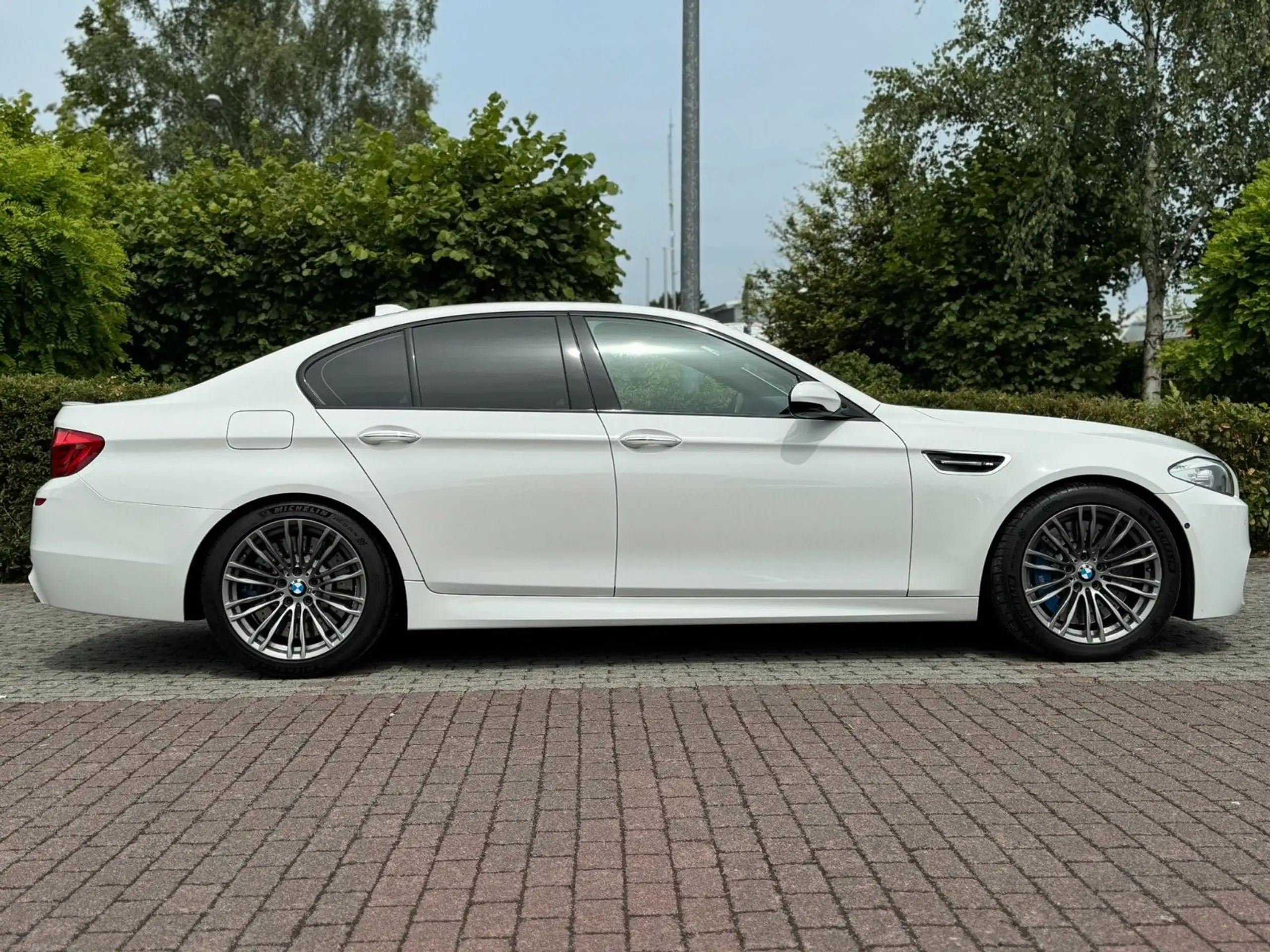 BMW - M5