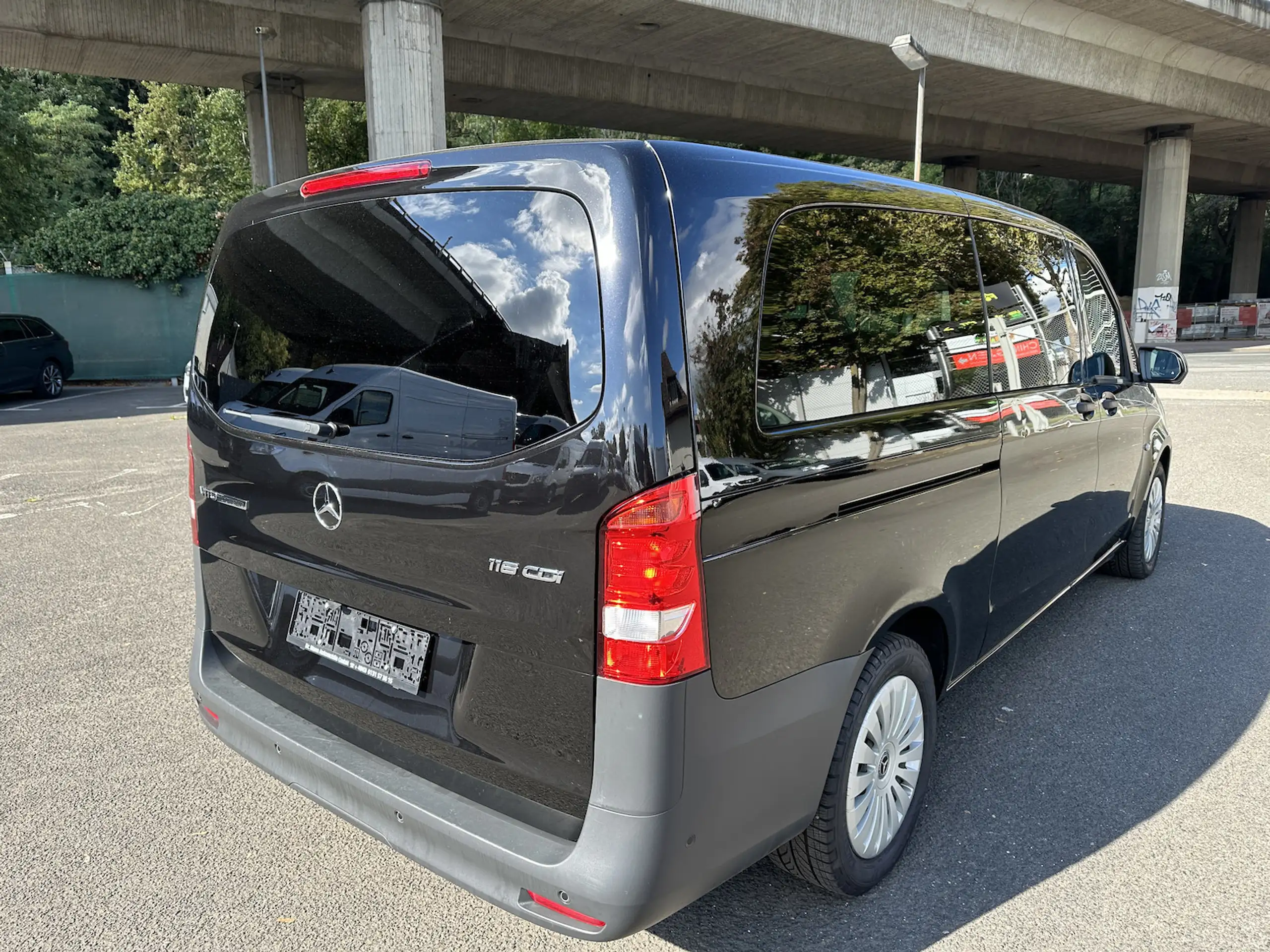 Mercedes-Benz - Vito