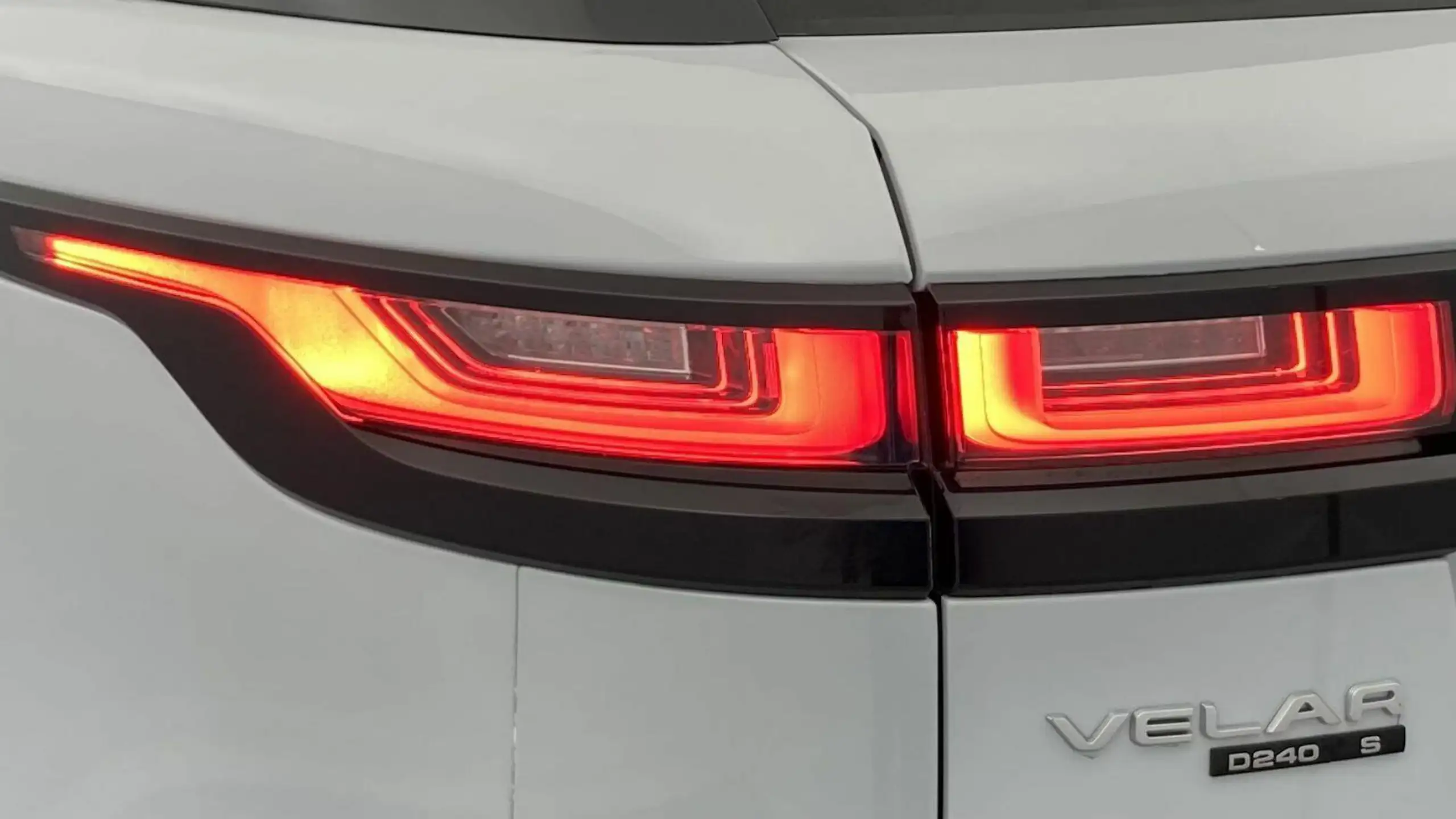 Land Rover - Range Rover Velar