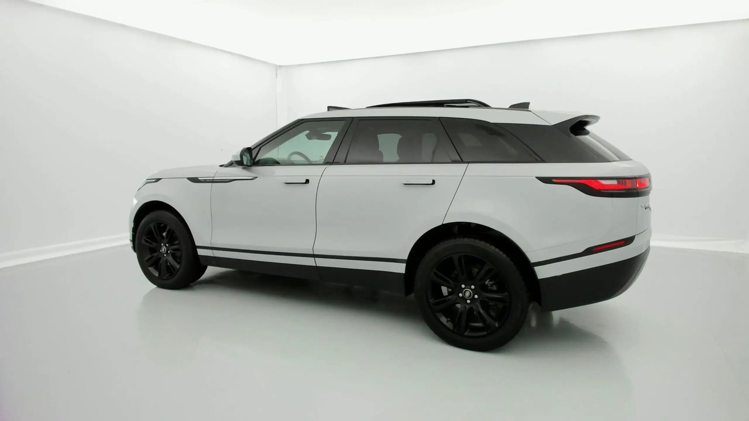 Land Rover - Range Rover Velar