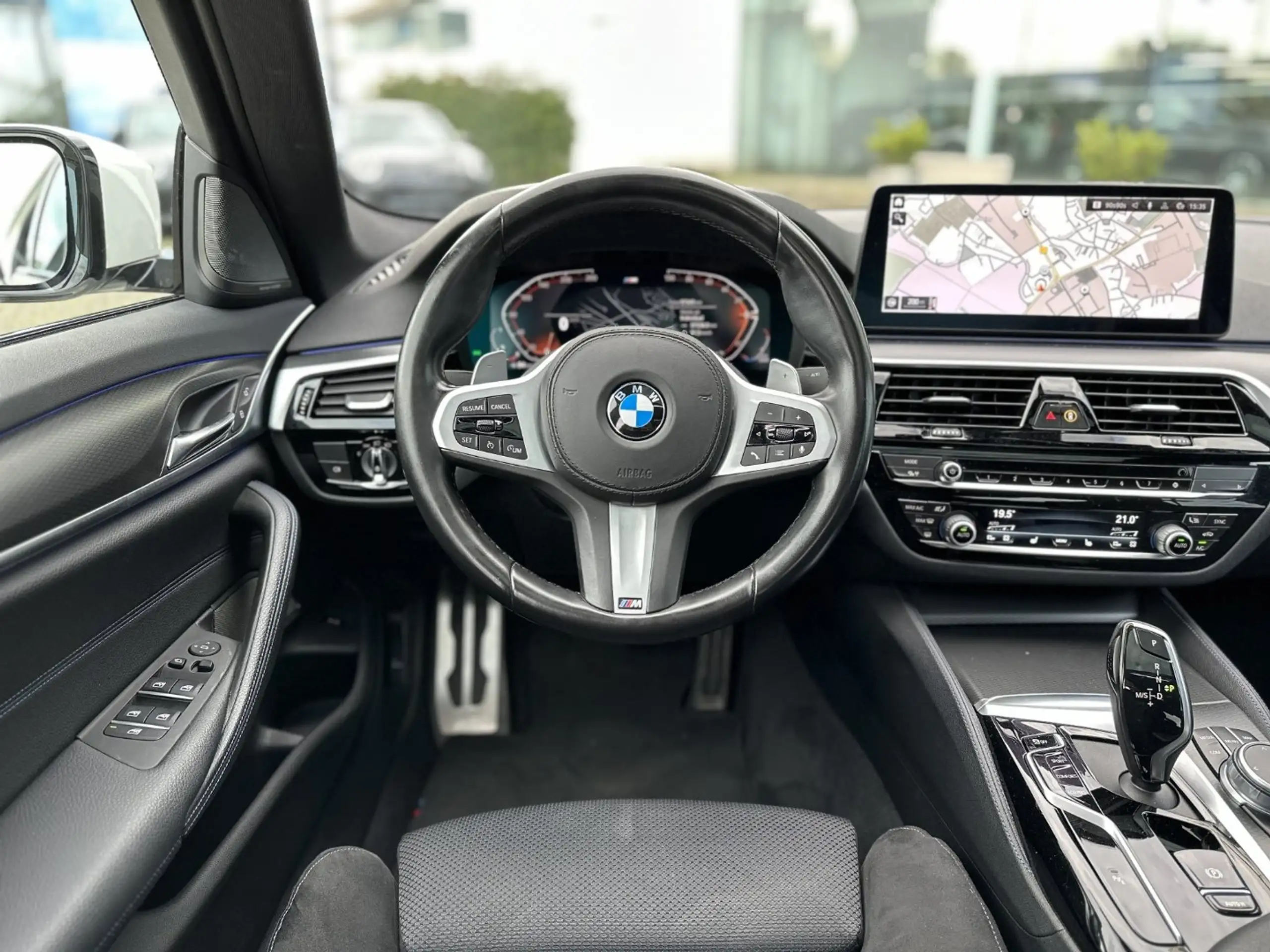 BMW - 530