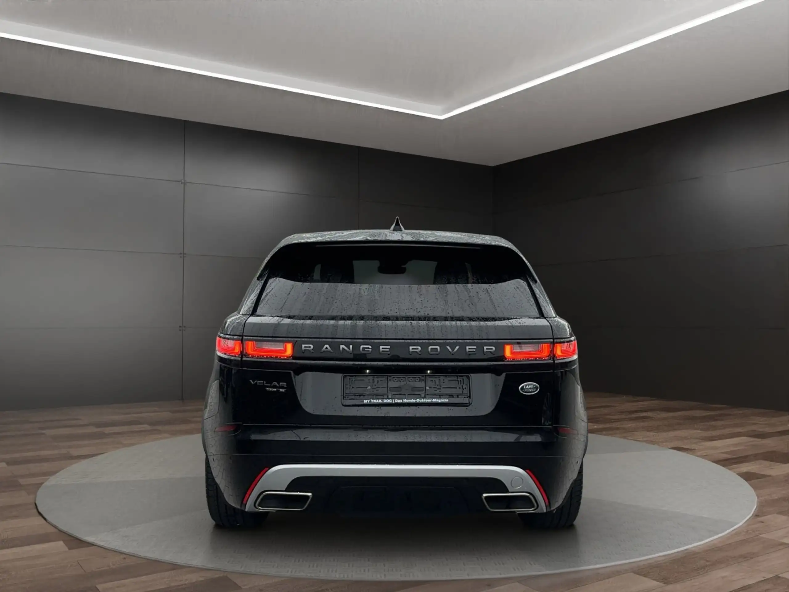 Land Rover - Range Rover Velar