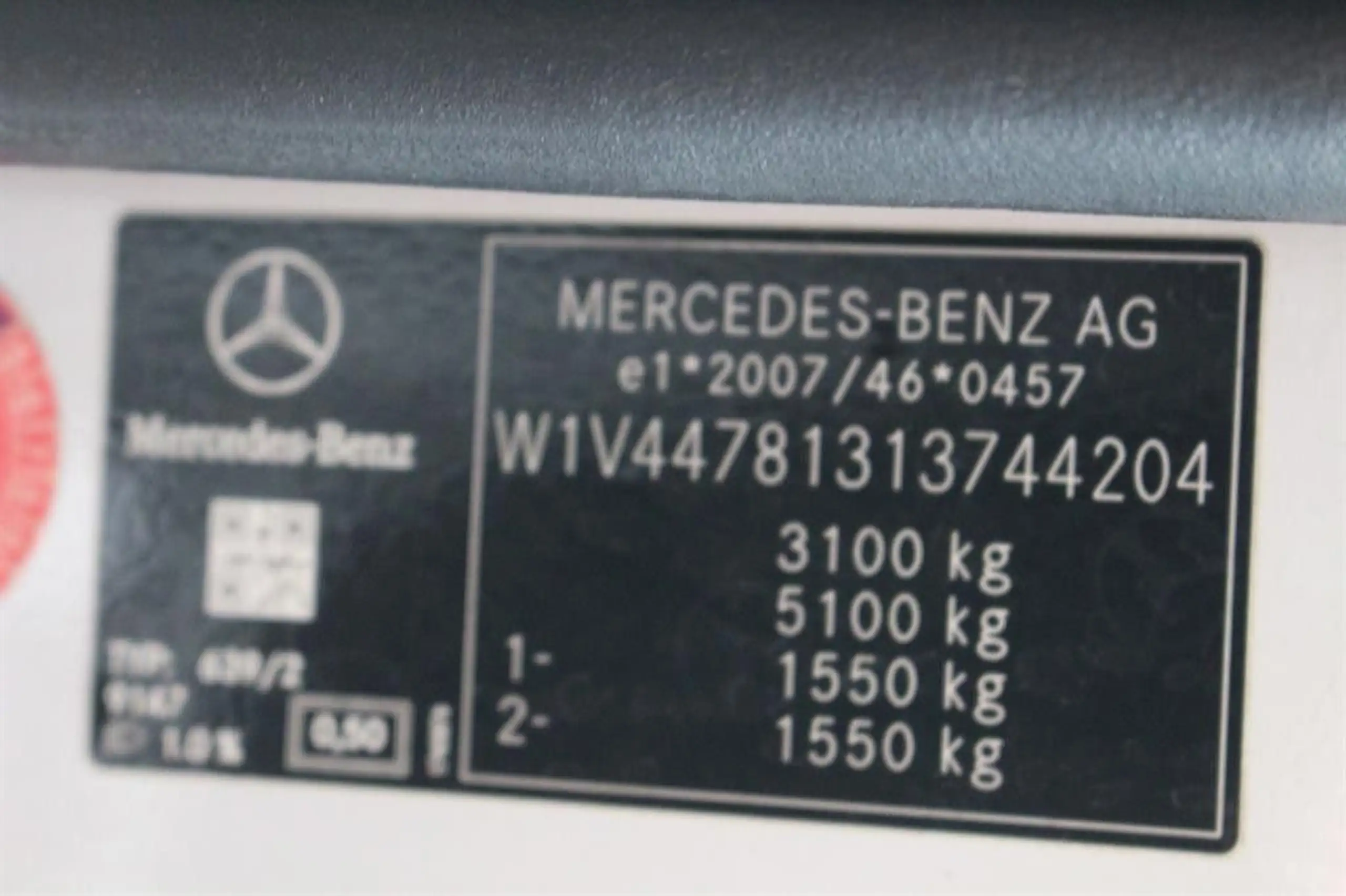 Mercedes-Benz - V 220