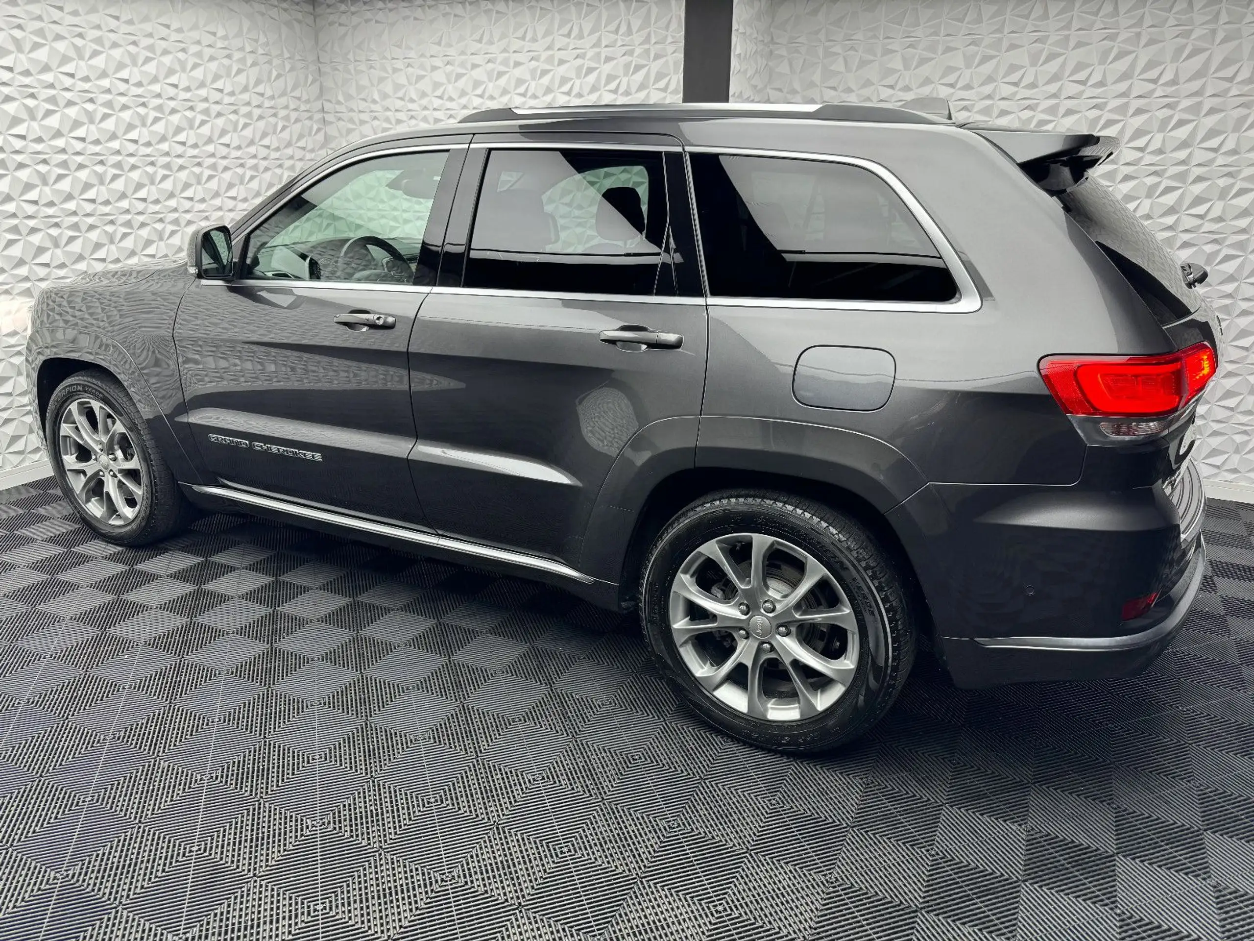 Jeep - Grand Cherokee