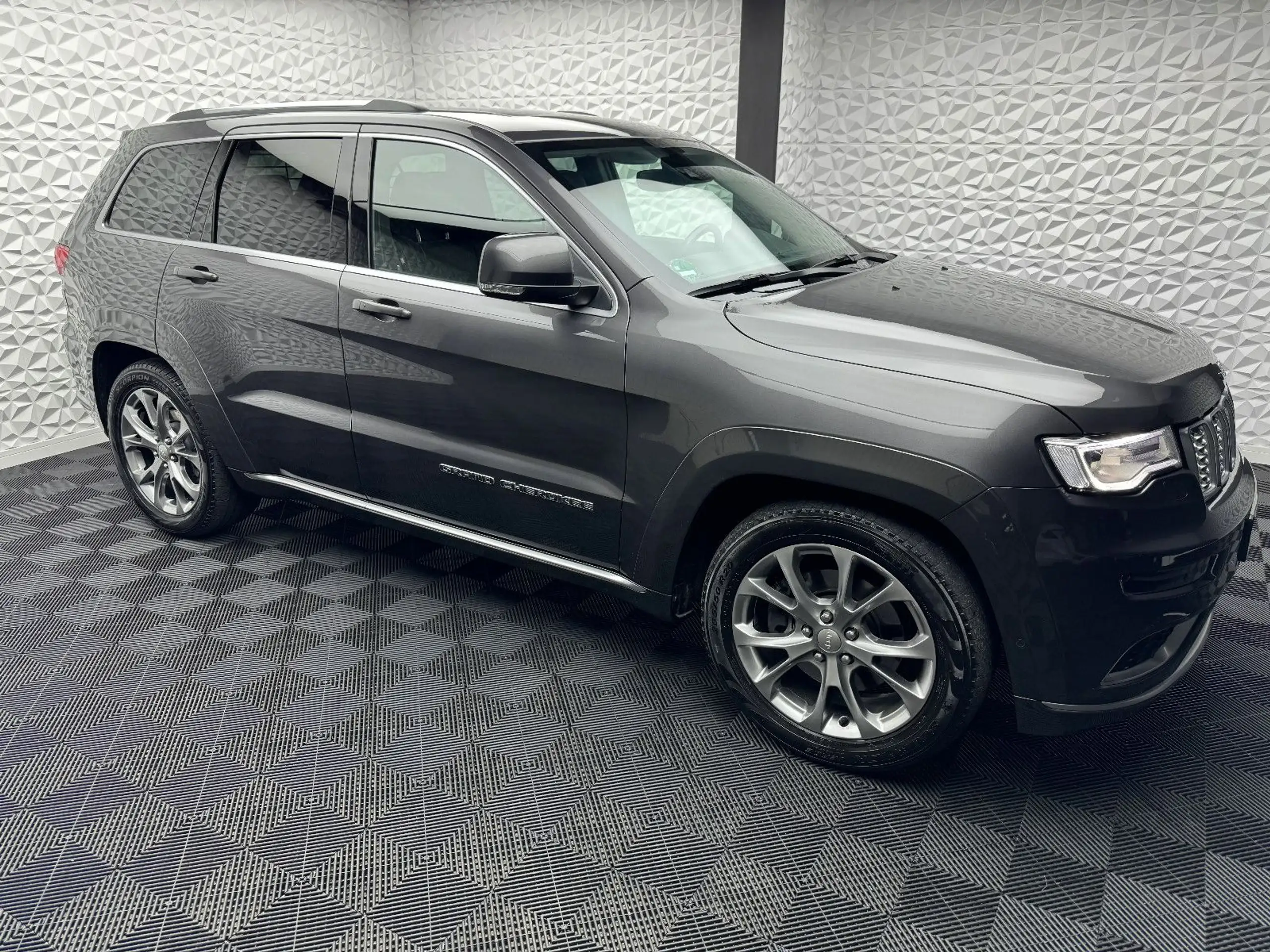 Jeep - Grand Cherokee