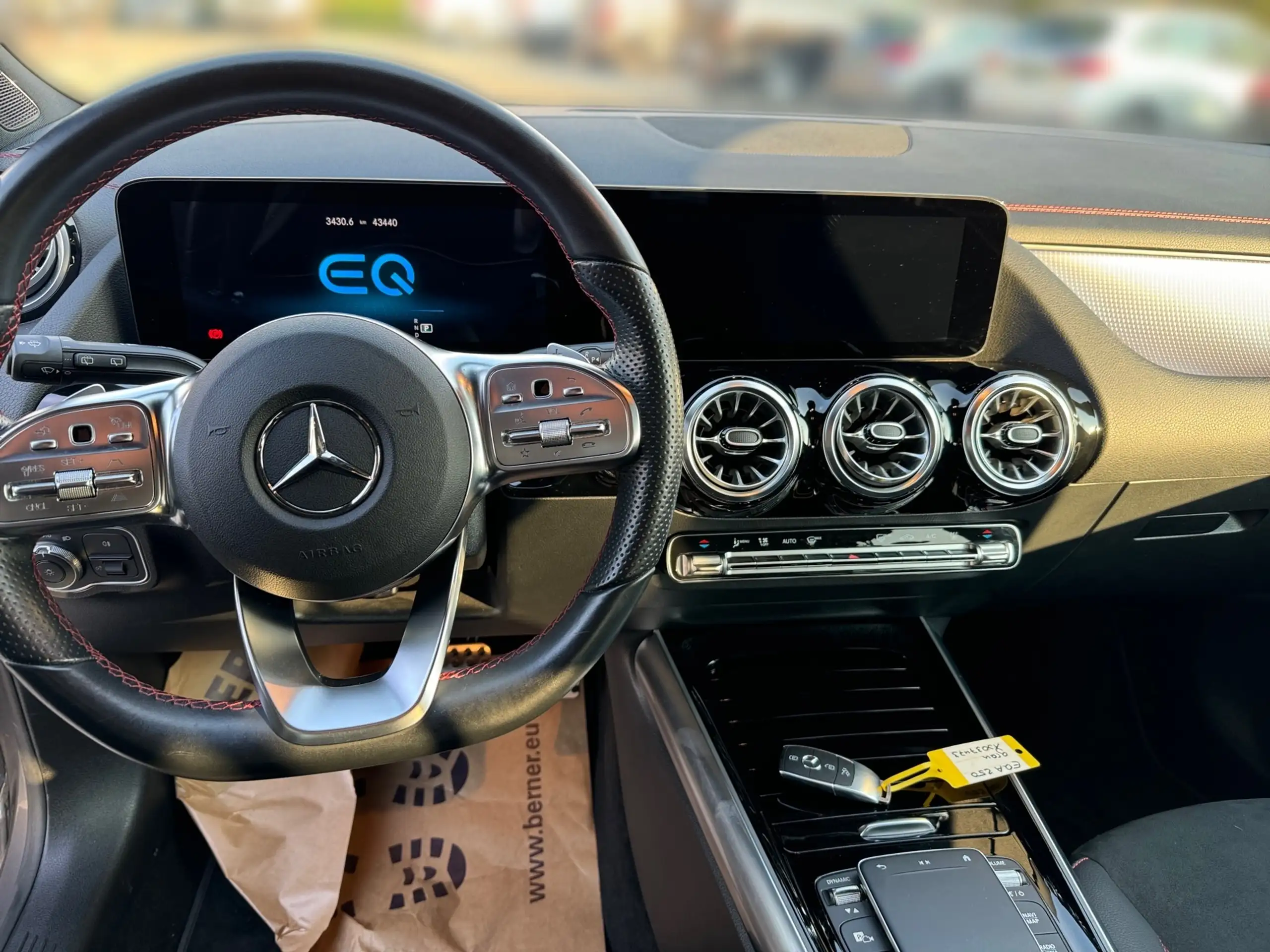 Mercedes-Benz - EQA 250