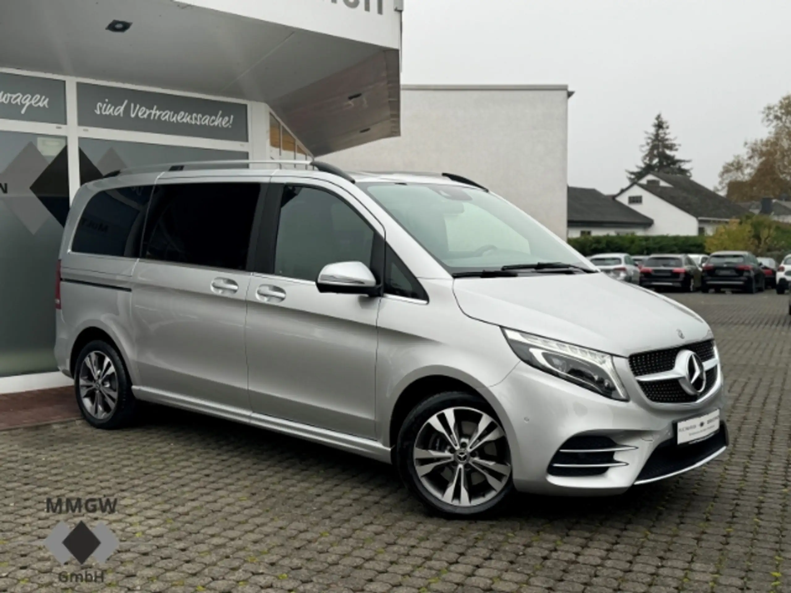 Mercedes-Benz - V 250